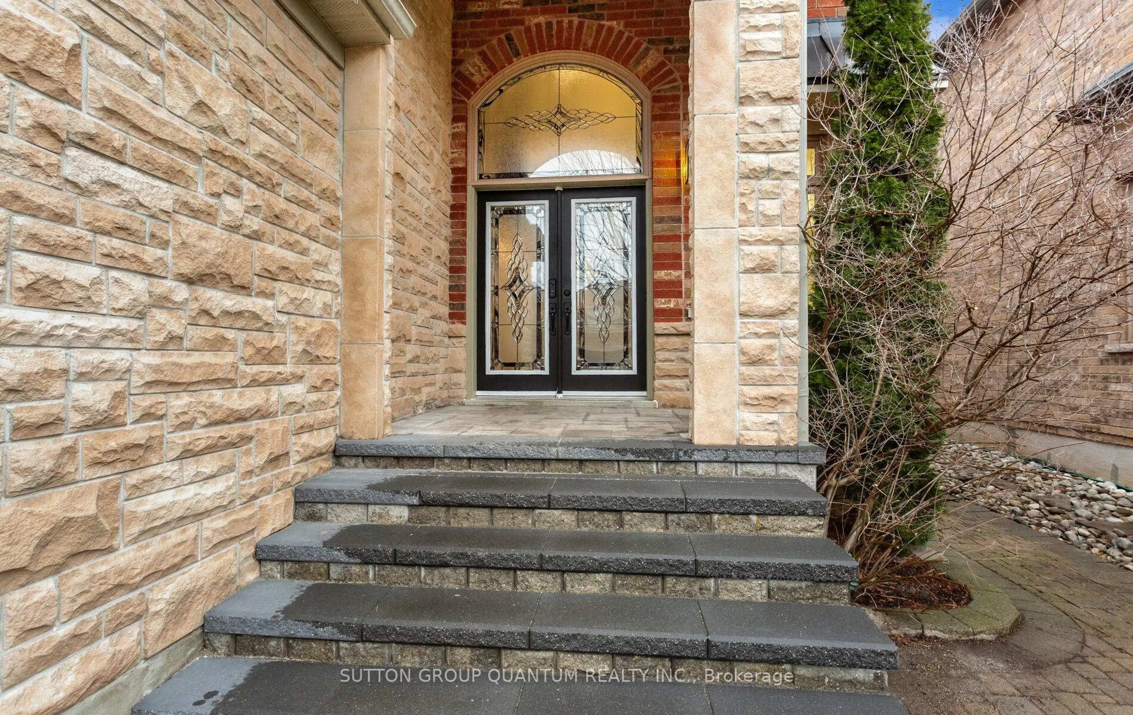 Indoor entryway for 2351 Gladacres Lane, Oakville Ontario L6M 0G4