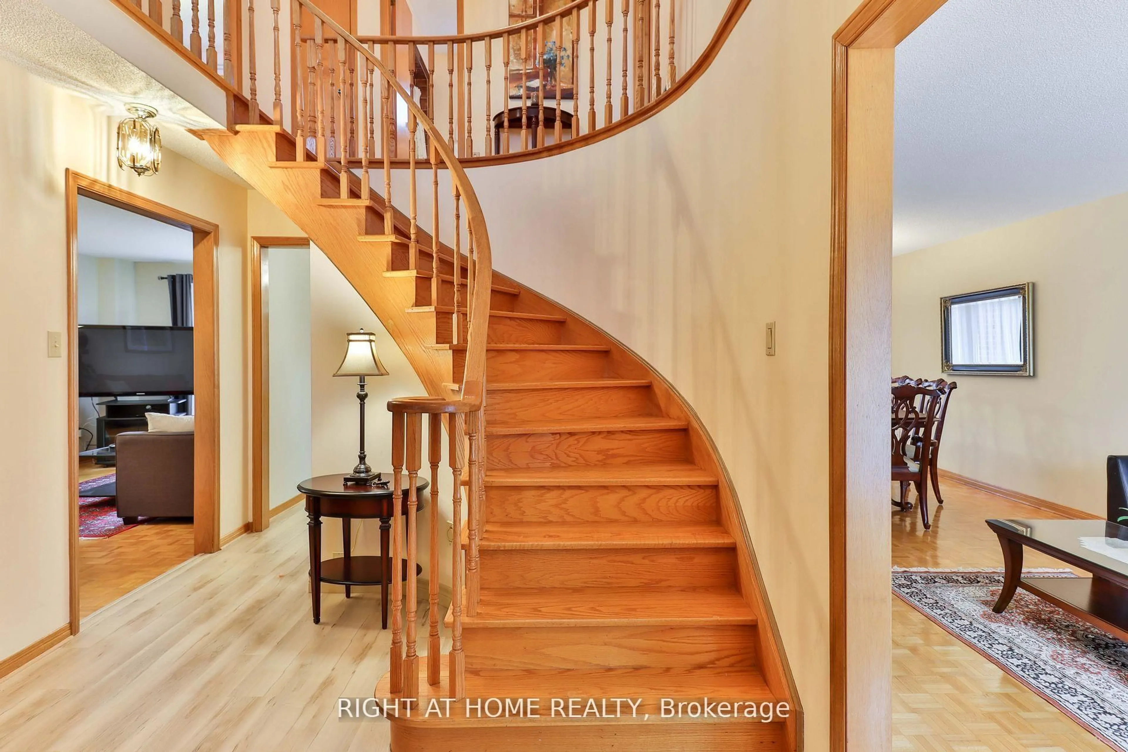 Unknown for 1433 Bough Beeches Blvd, Mississauga Ontario L4W 3B4