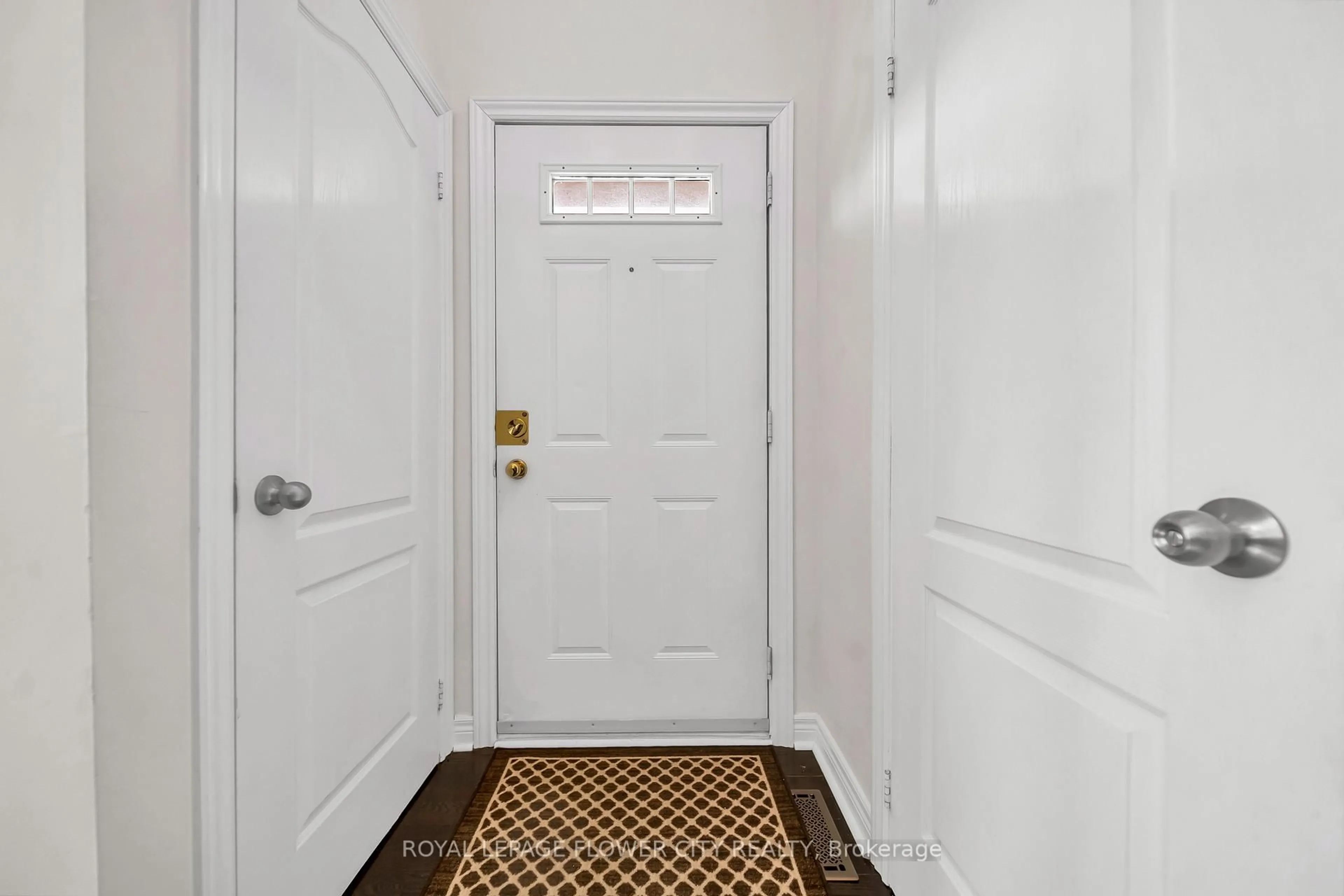 Indoor entryway for 5031 E Mill Rd #1, Mississauga Ontario L5V 2M5
