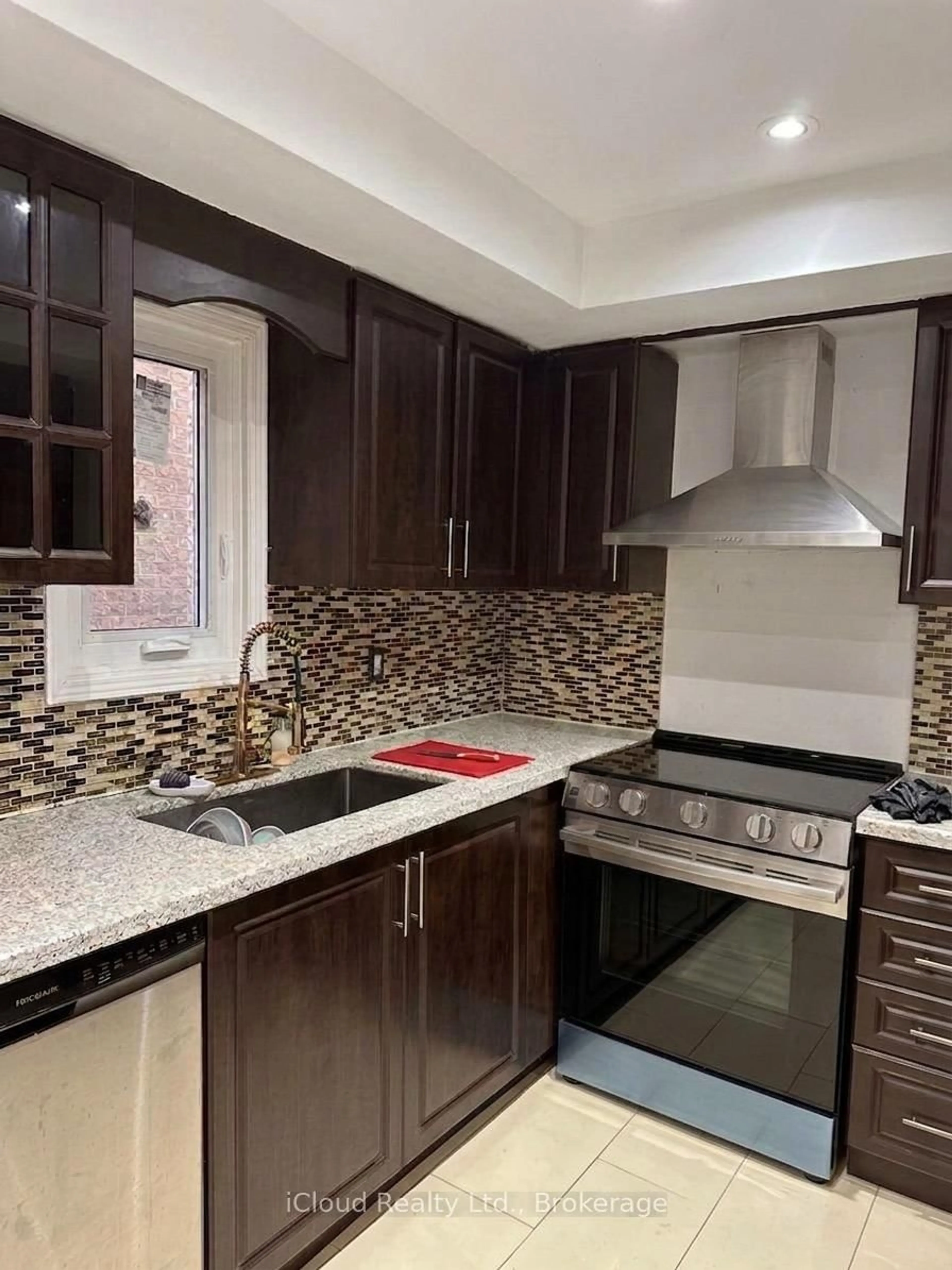 Standard kitchen, unknown for 5641 Cortina Cres, Mississauga Ontario L4Z 3R4