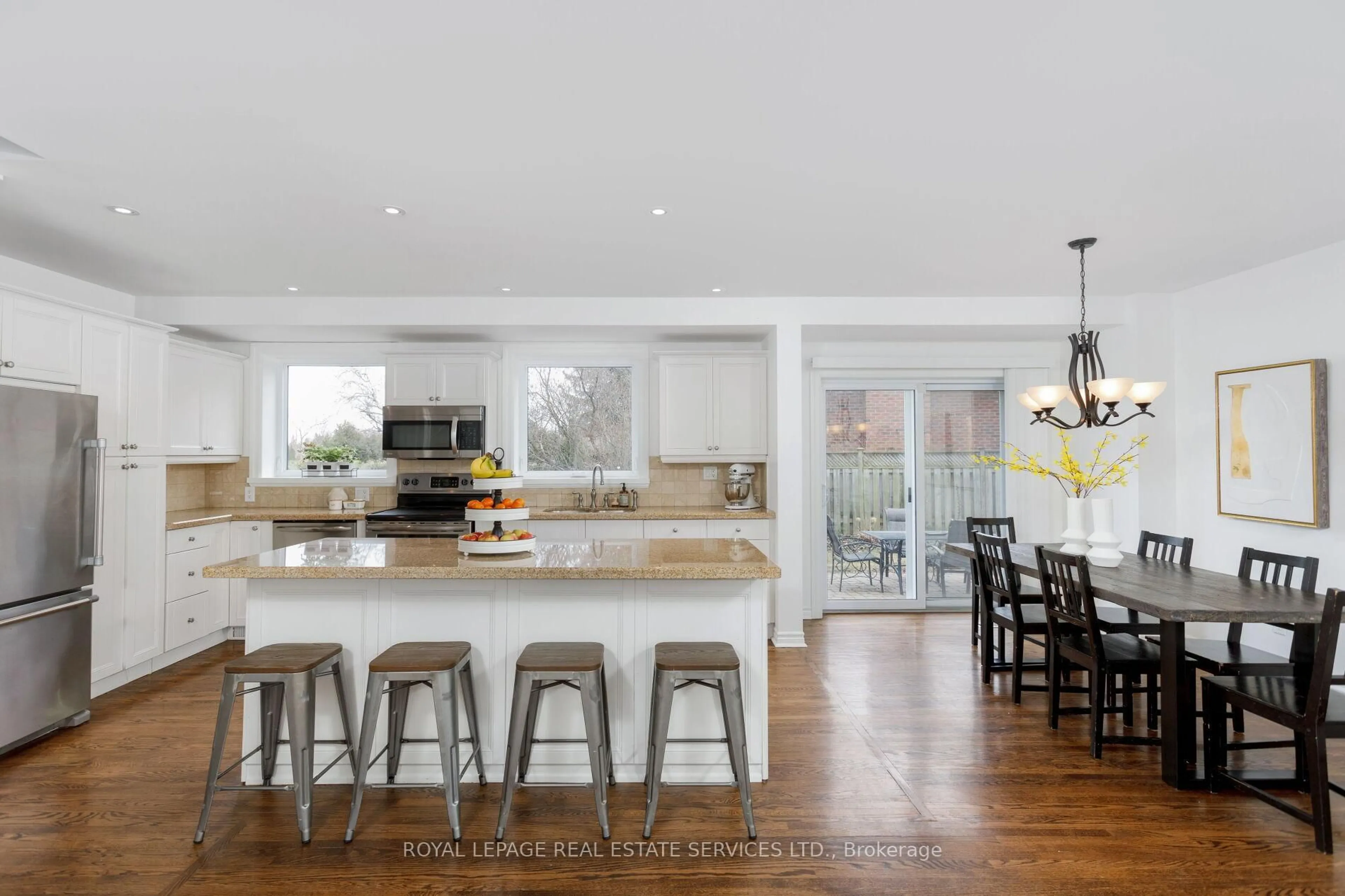 Open concept kitchen, unknown for 2088 Saxon Rd, Oakville Ontario L6L 2V2