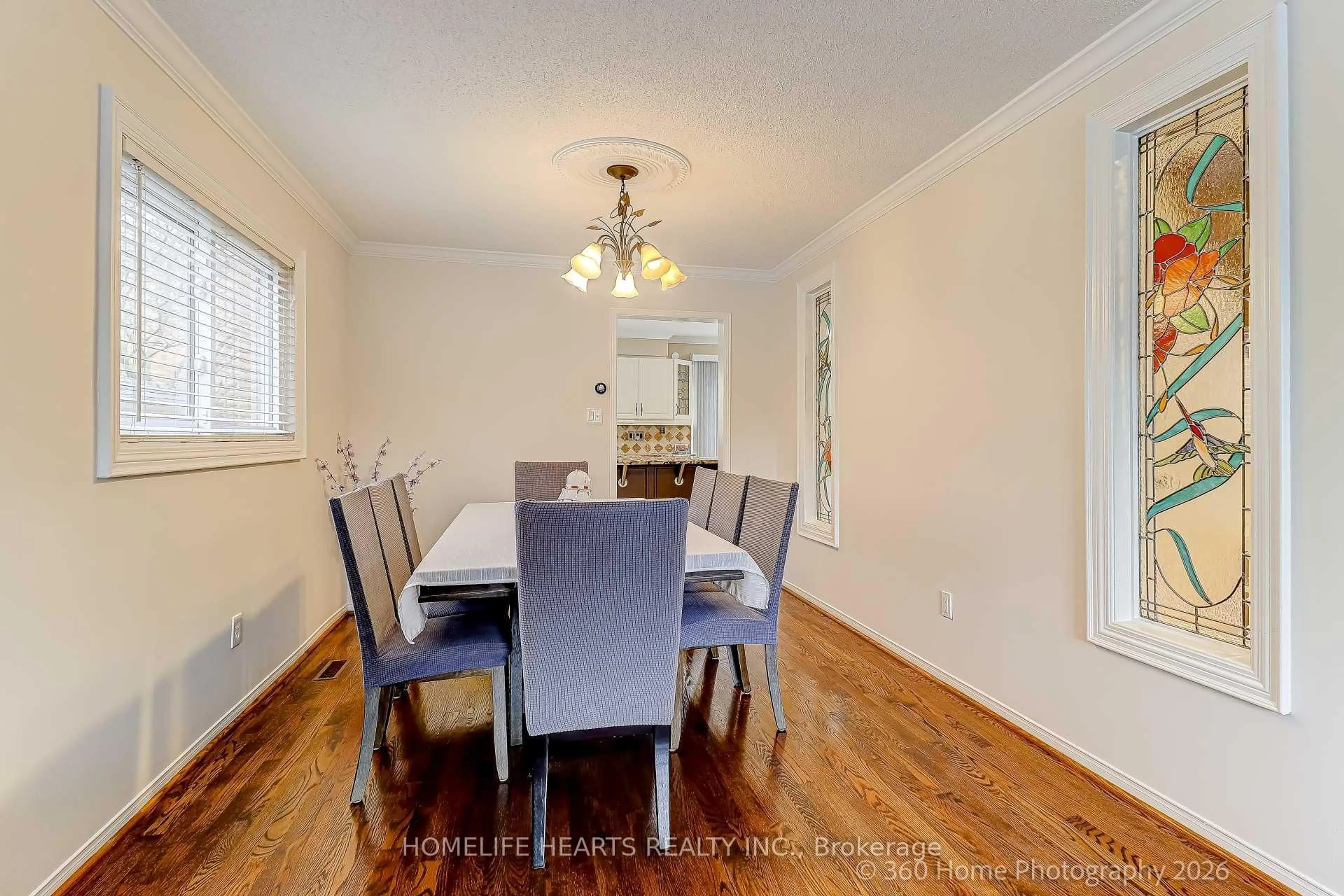 Dining room, wood/laminate floor for 6300 McCracken Dr, Mississauga Ontario L5V 1X8