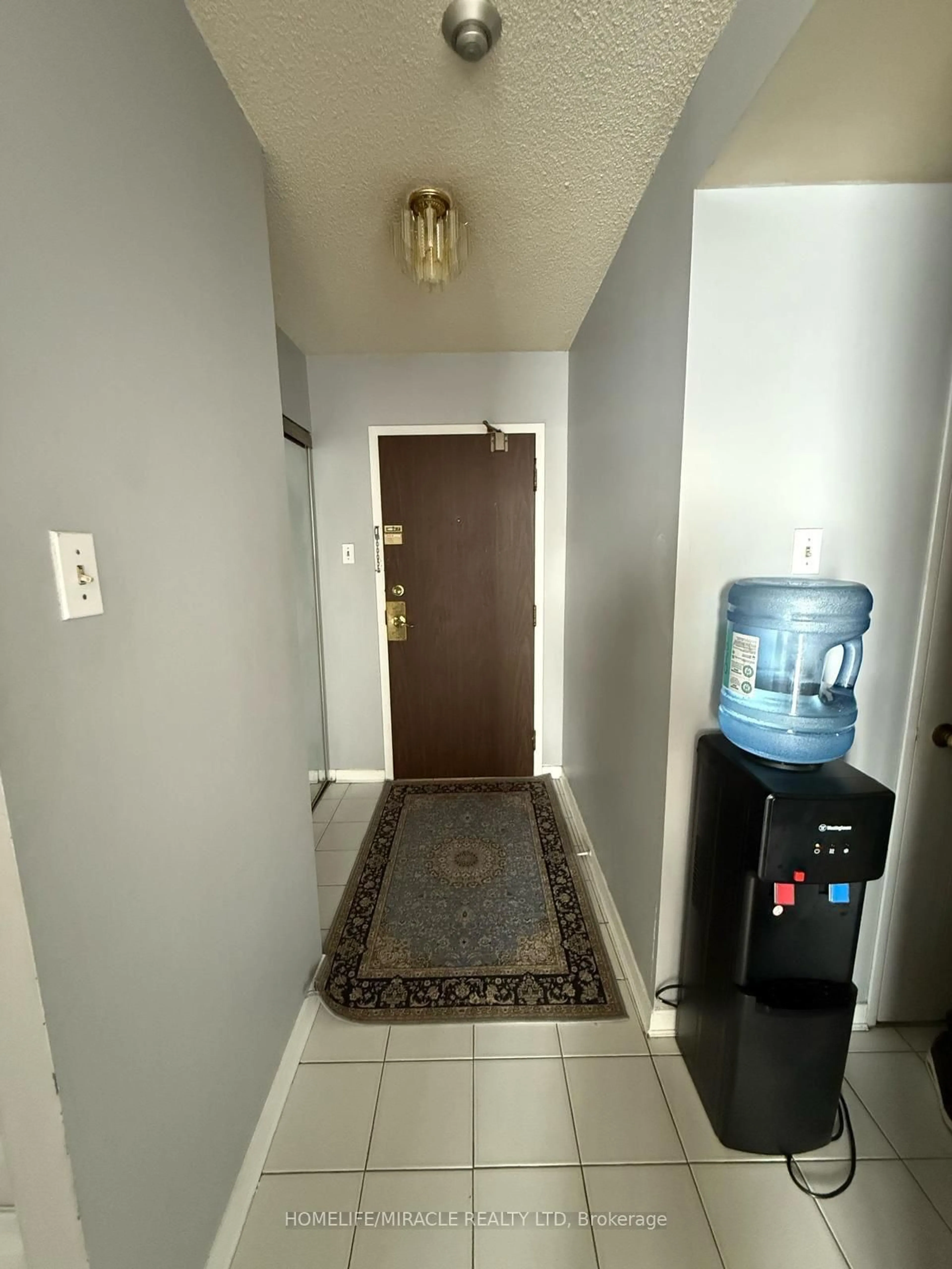 Indoor entryway for 2901 Kipling Ave #507, Toronto Ontario M9V 5E5