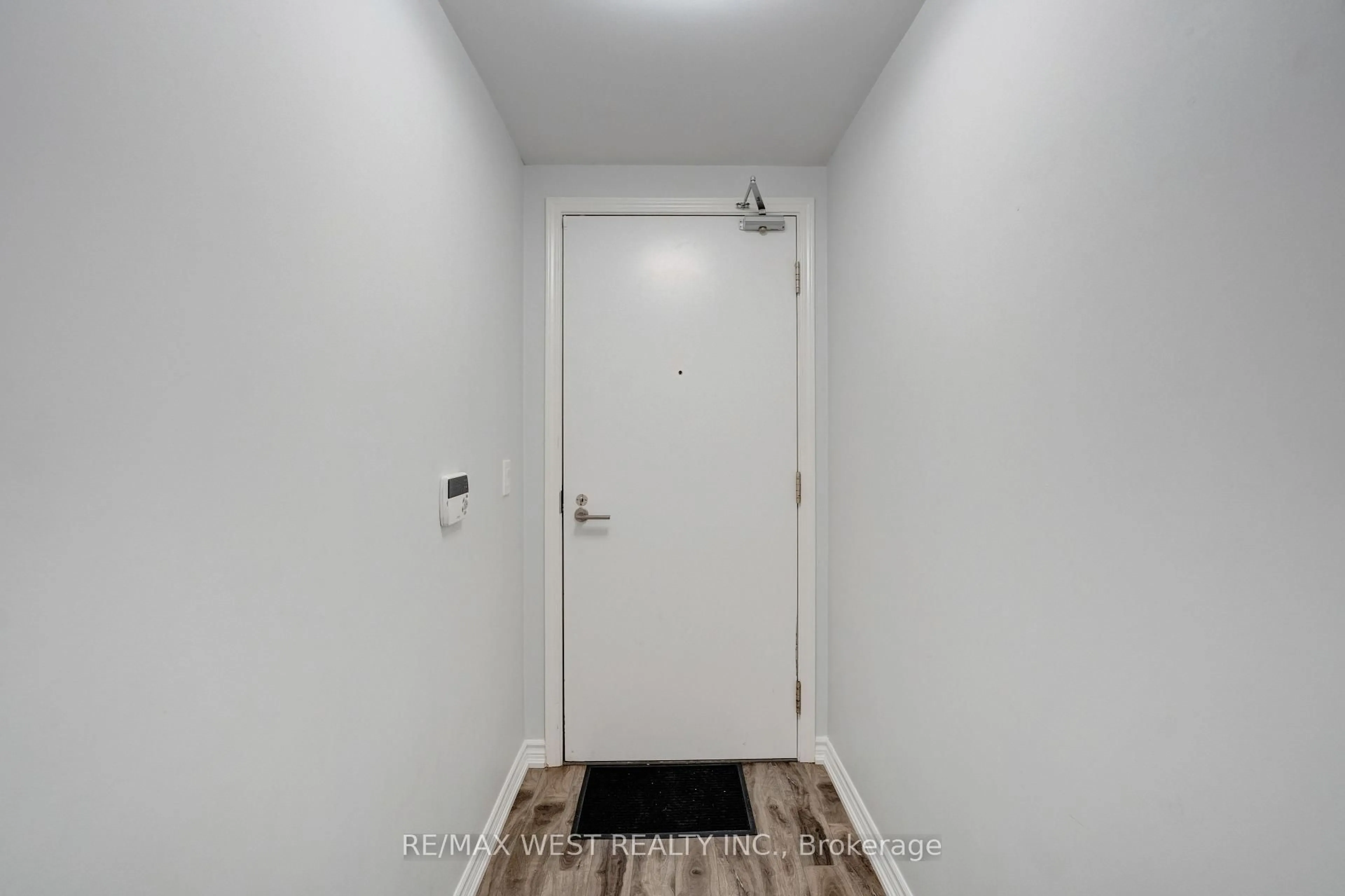 Indoor entryway for 15 James Finlay Way #625, Toronto Ontario M3M 0B3