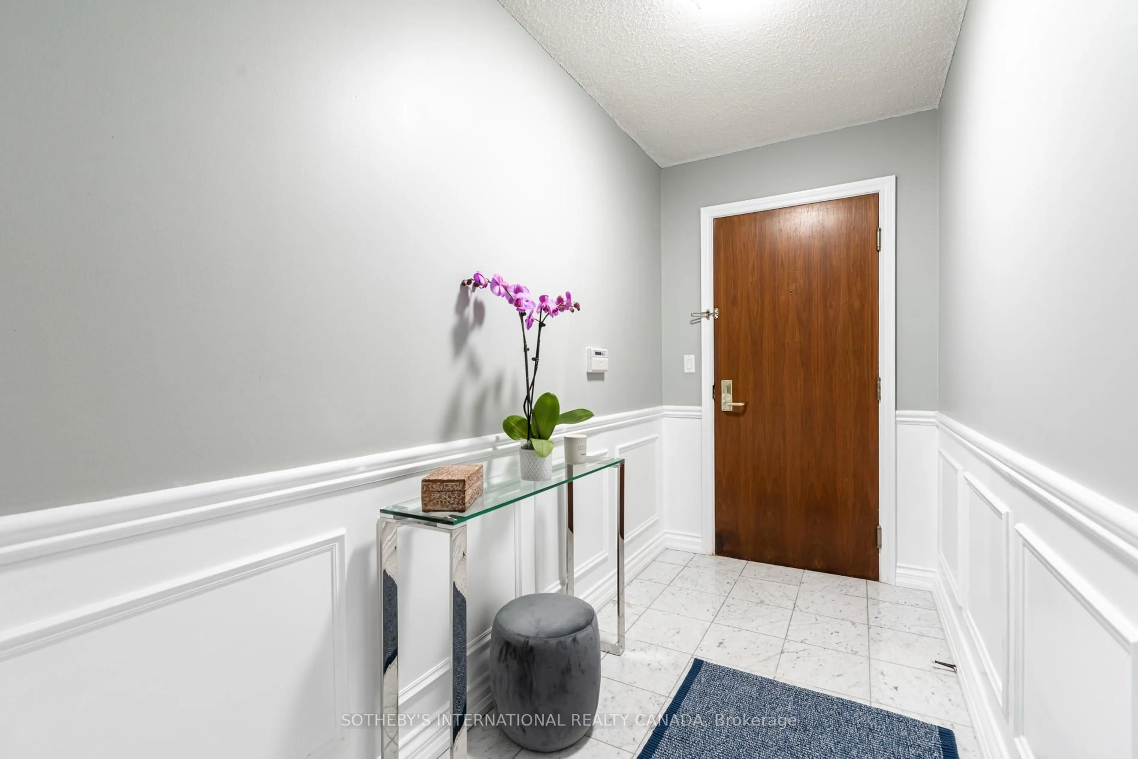 Indoor entryway for 1 Palace Pier Crt #4104, Toronto Ontario M8V 3W9