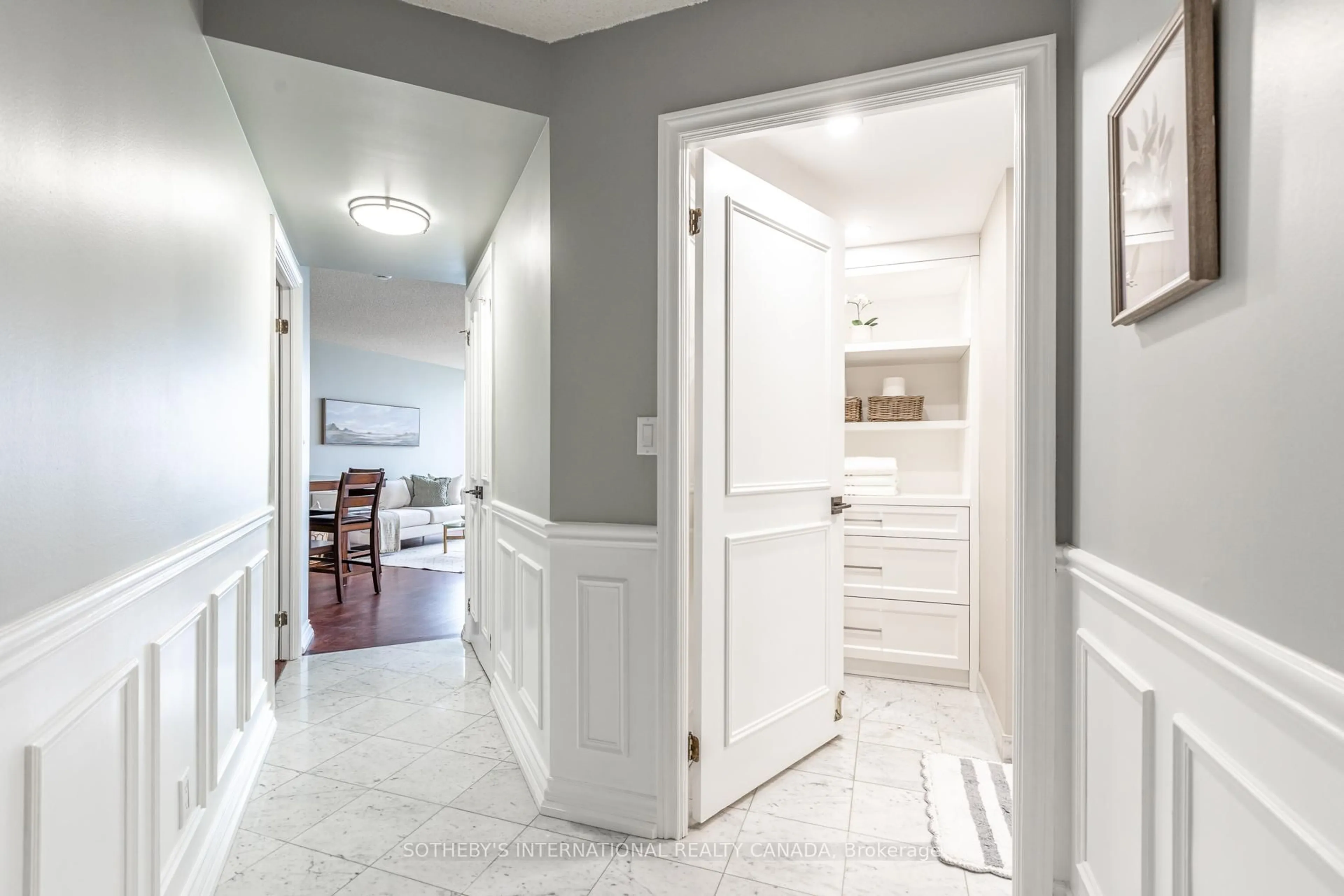 Indoor entryway for 1 Palace Pier Crt #4104, Toronto Ontario M8V 3W9