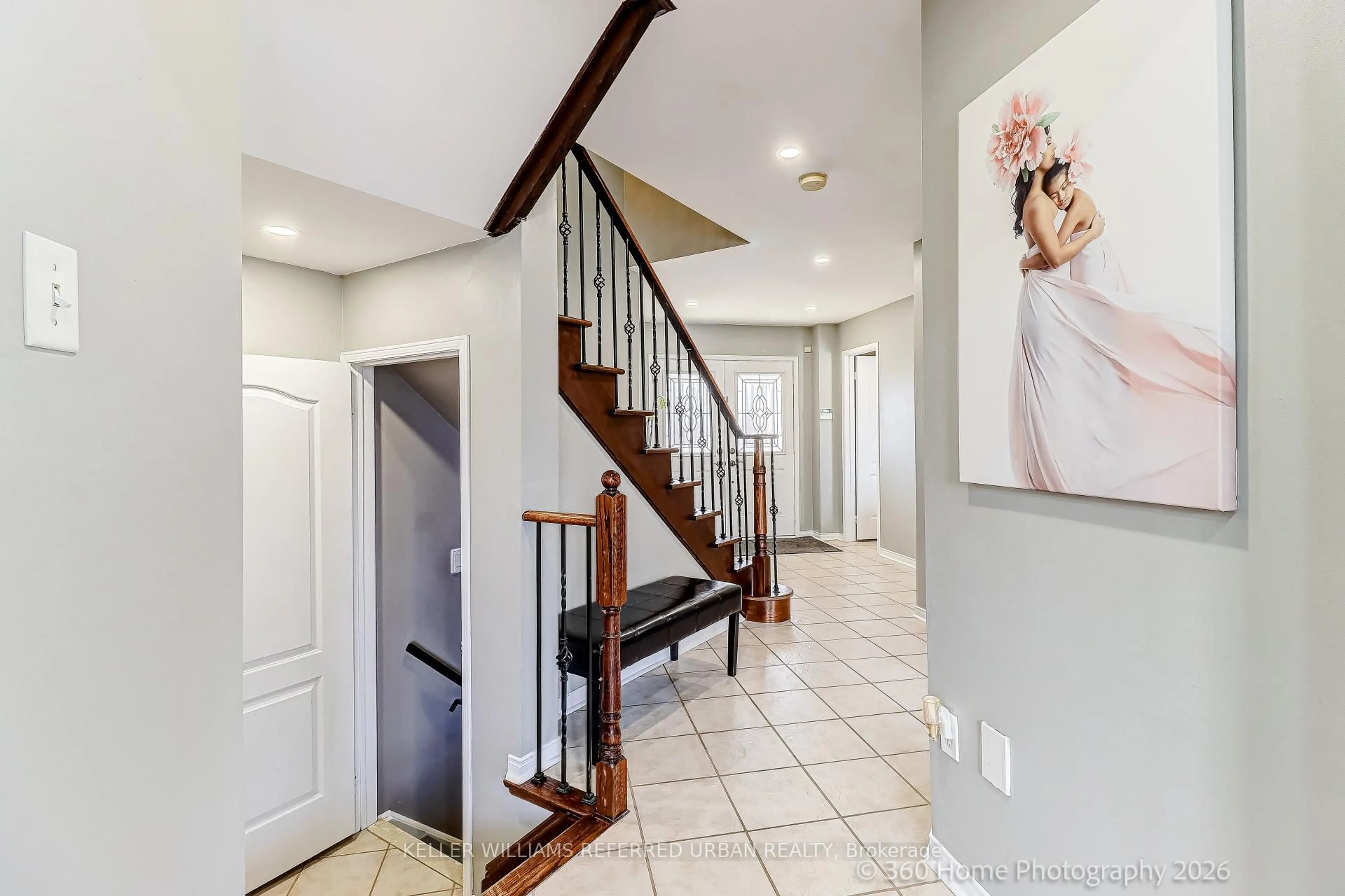 Indoor entryway for 4 Woodvalley Dr, Brampton Ontario L7A 1Z6