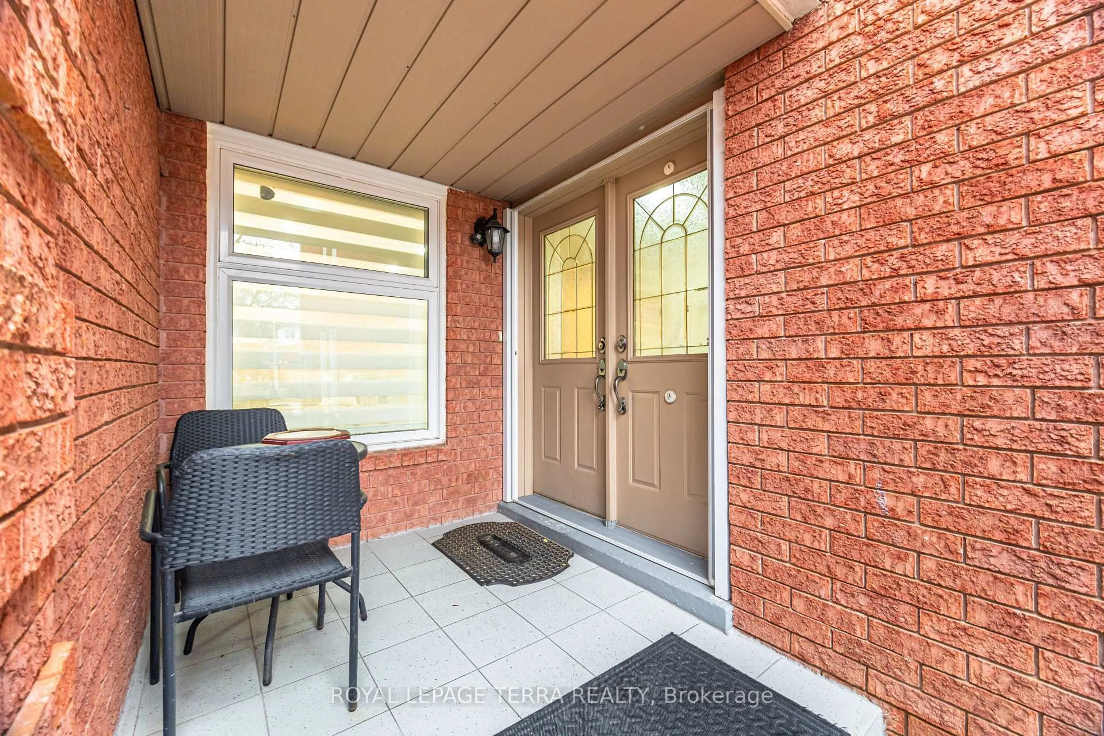 Indoor entryway for 3423 Nighthawk Tr, Mississauga Ontario L5N 6G4