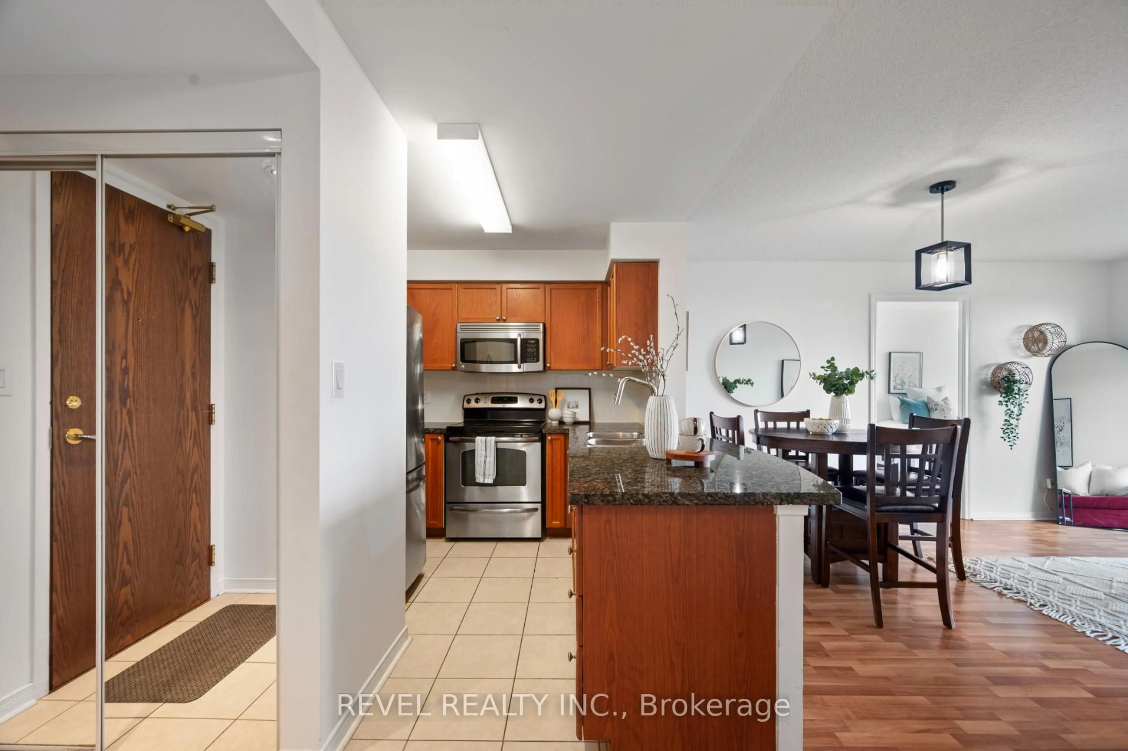 Standard kitchen, unknown for 4850 Glen Erin Dr #1005, Mississauga Ontario L5M 7S1