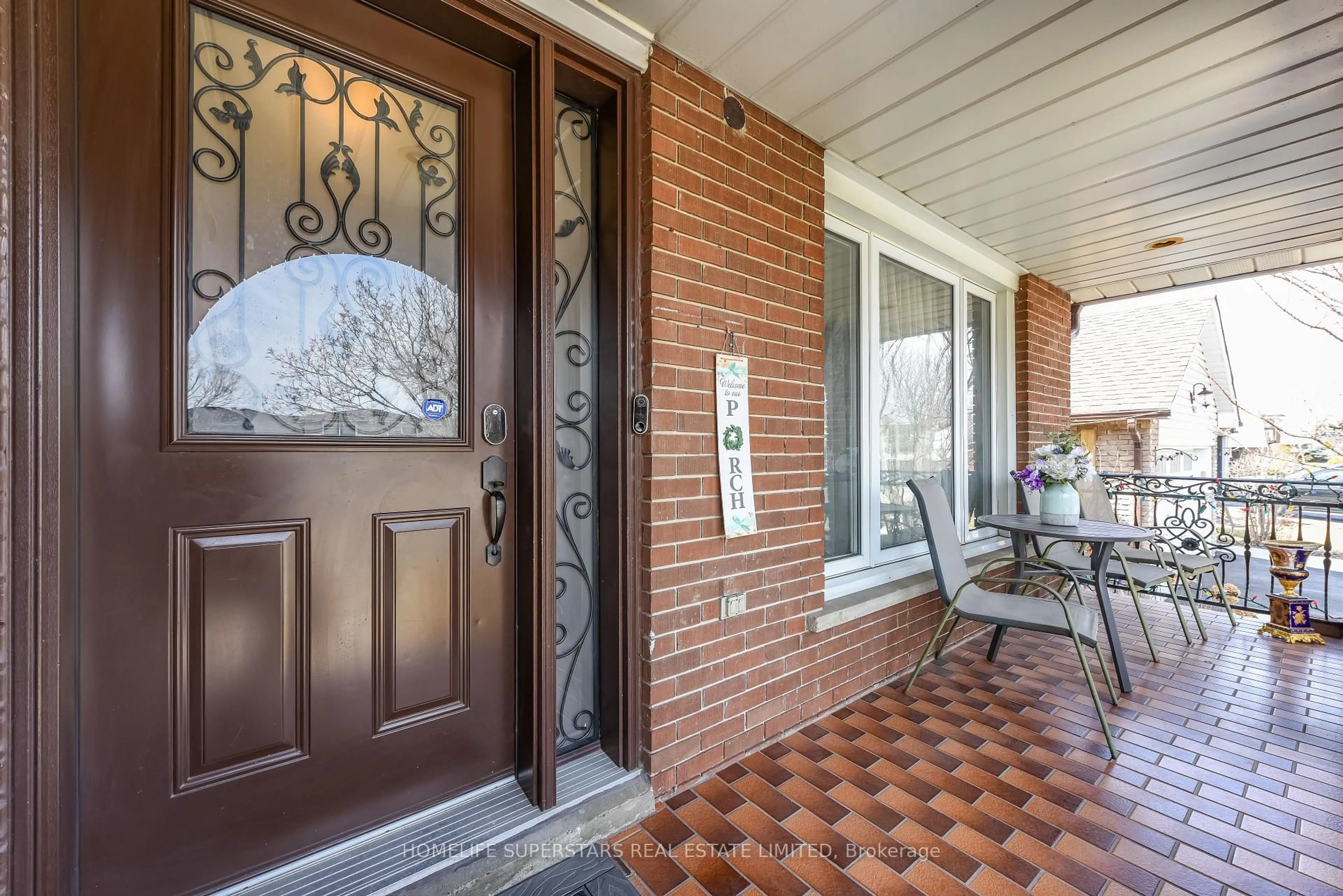 Indoor entryway for 7608 Benavon Rd, Mississauga Ontario L4T 3G3