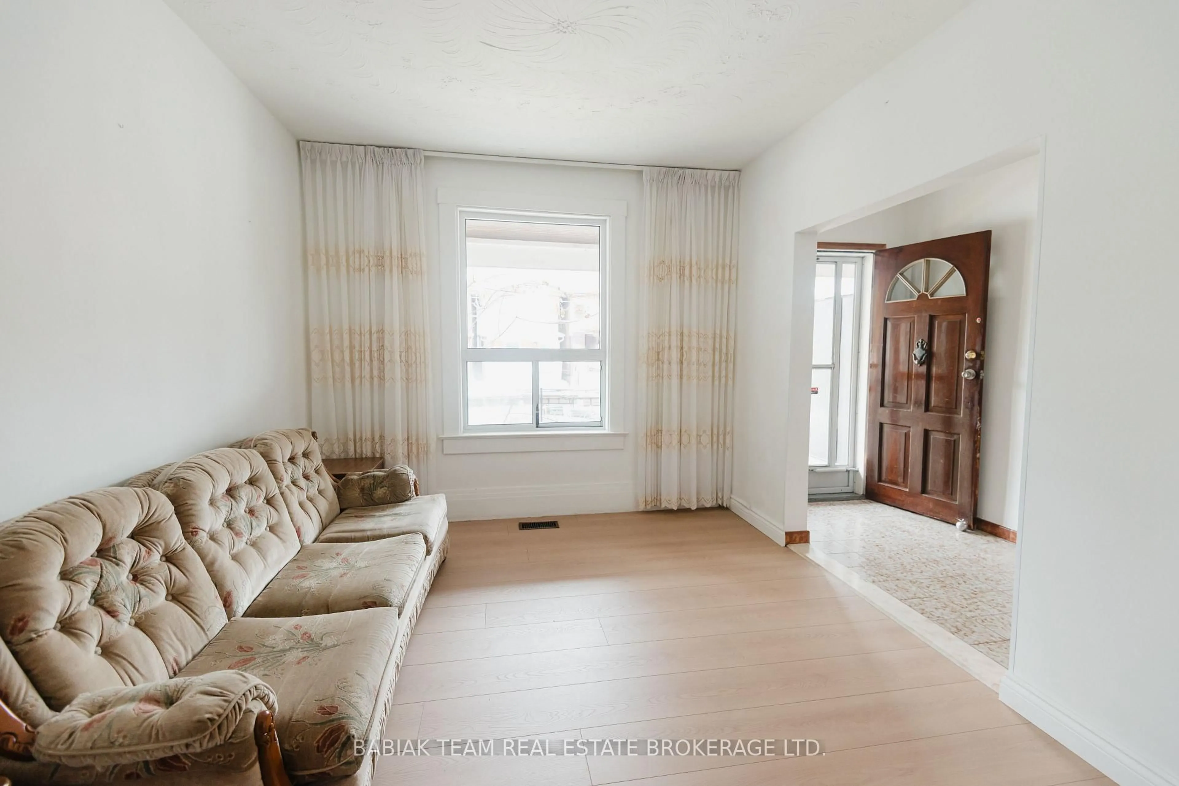 Living room with furniture, unknown for 582 Runnymede Rd, Toronto Ontario M6S 2Z7