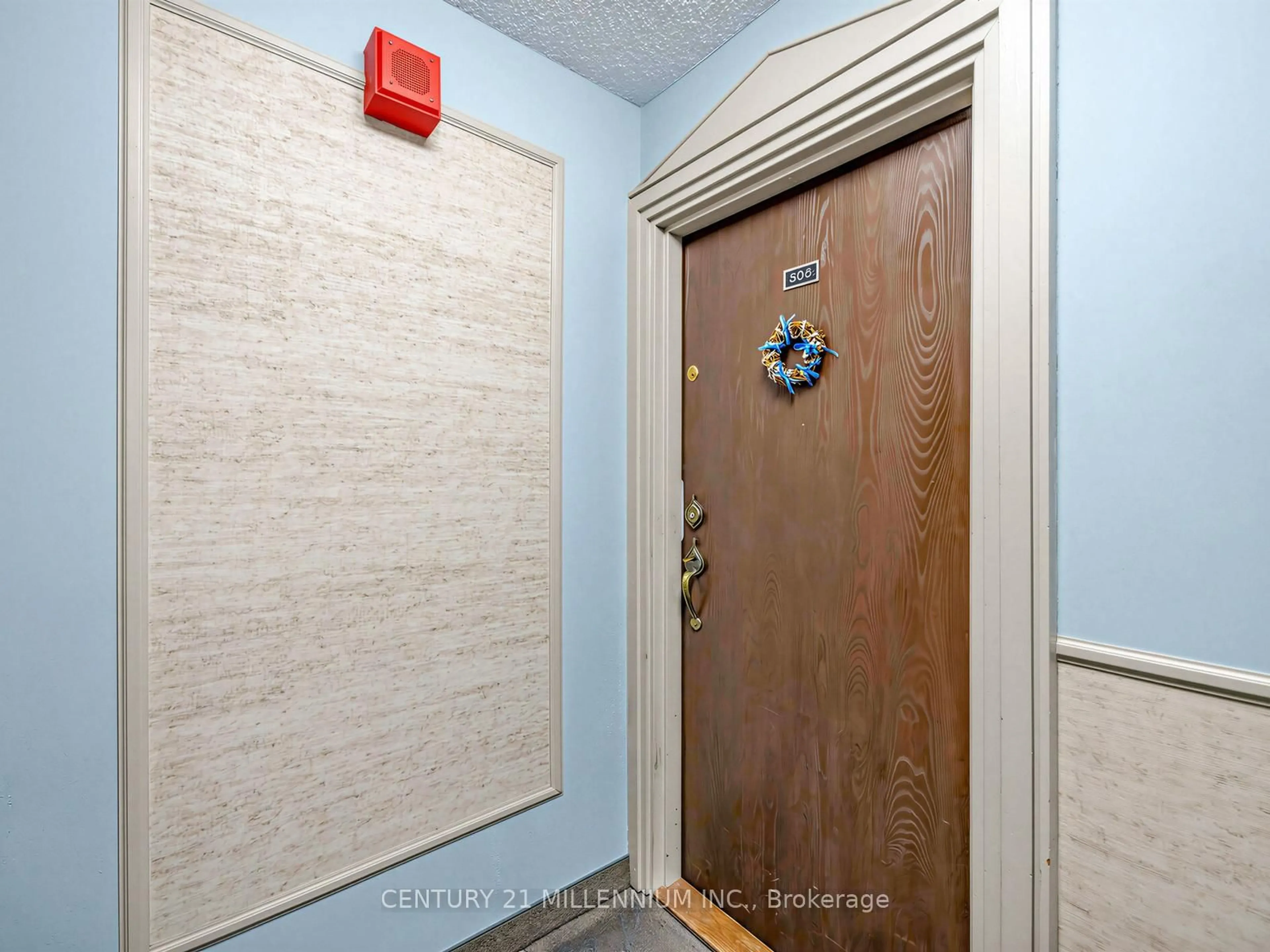 Indoor foyer for 2130 Weston Rd #805, Toronto Ontario M9N 3R9
