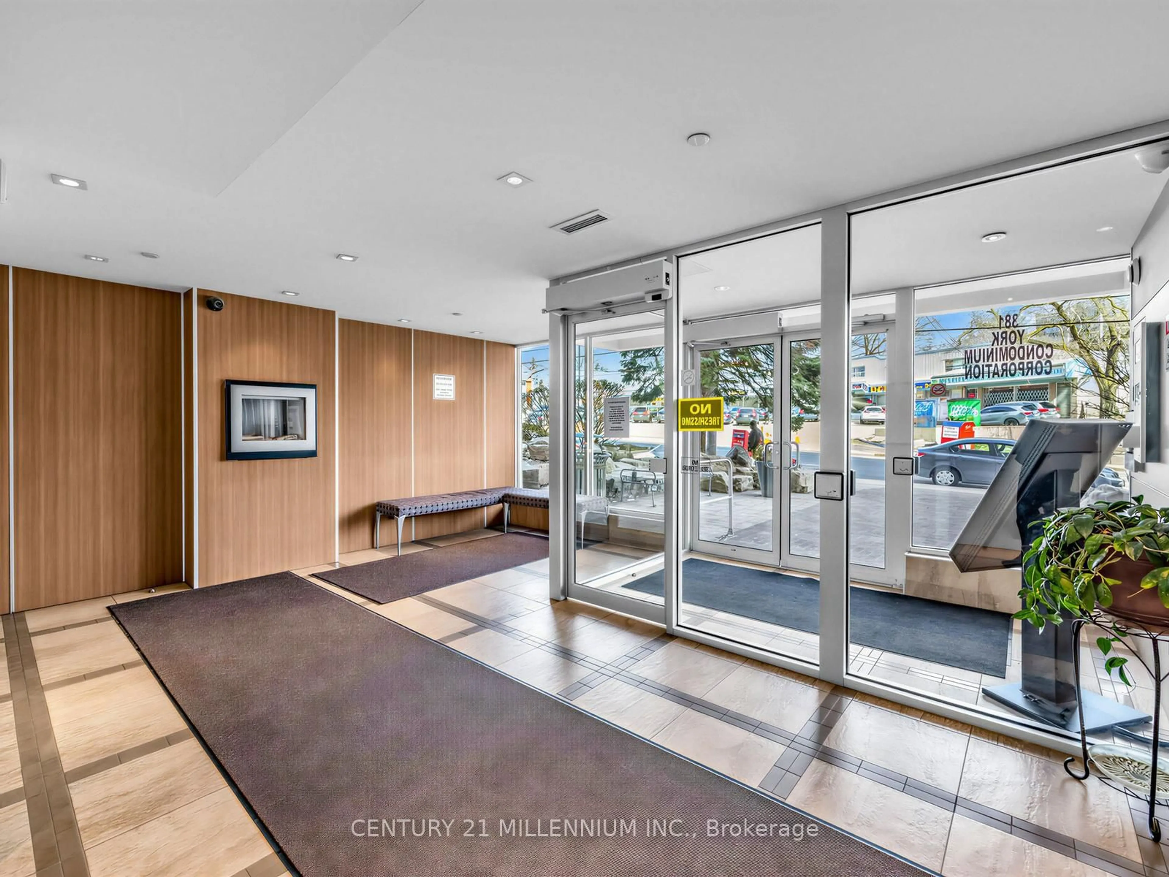 Indoor foyer for 2130 Weston Rd #805, Toronto Ontario M9N 3R9