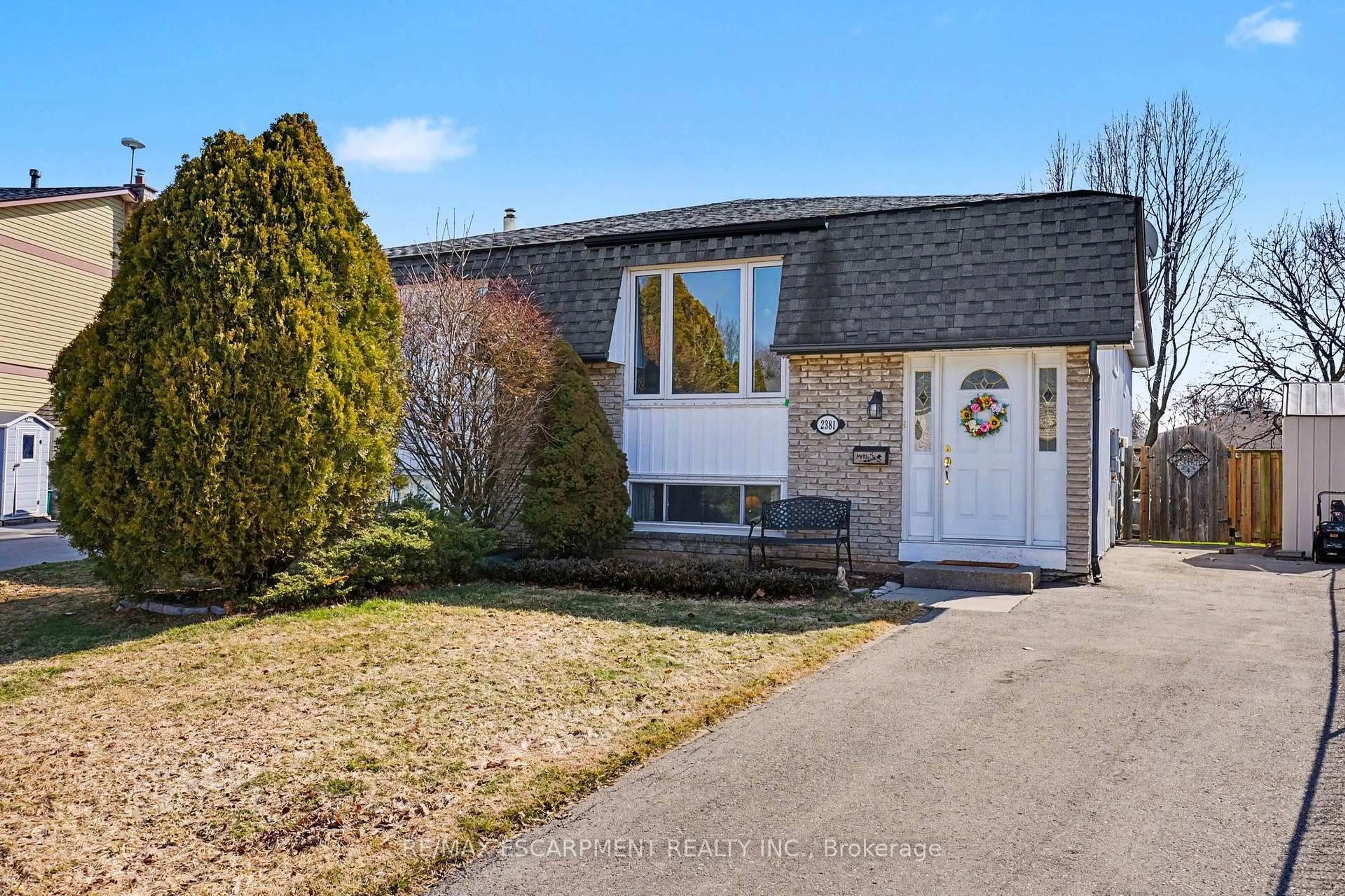 Unknown for 2381 MIDDLESMOOR Cres, Burlington Ontario L7P 3X4