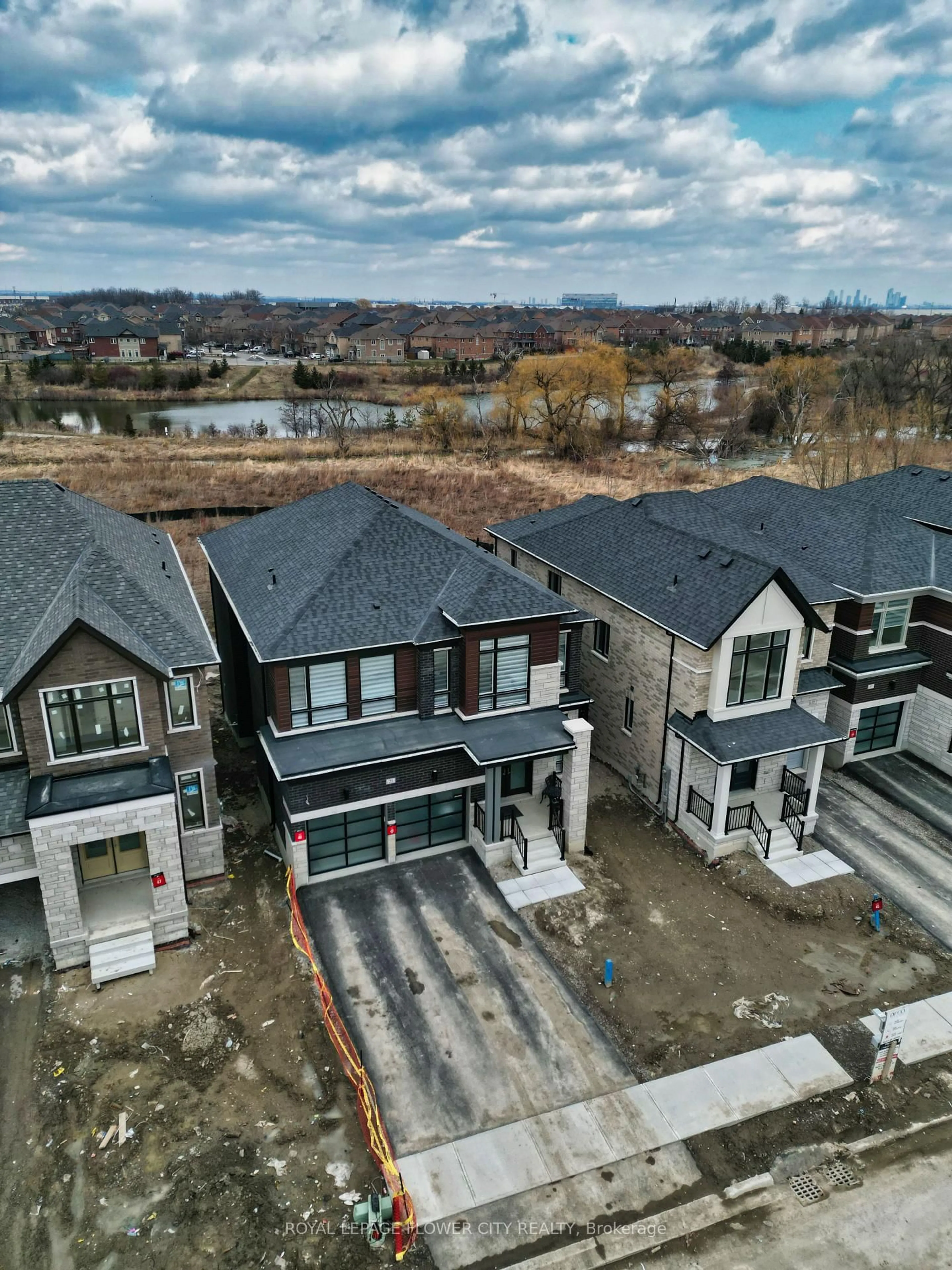 A pic from outside/outdoor area/front of a property/back of a property/a pic from drone, unknown for 21 Aveena Rd, Brampton Ontario L6P 0Z5