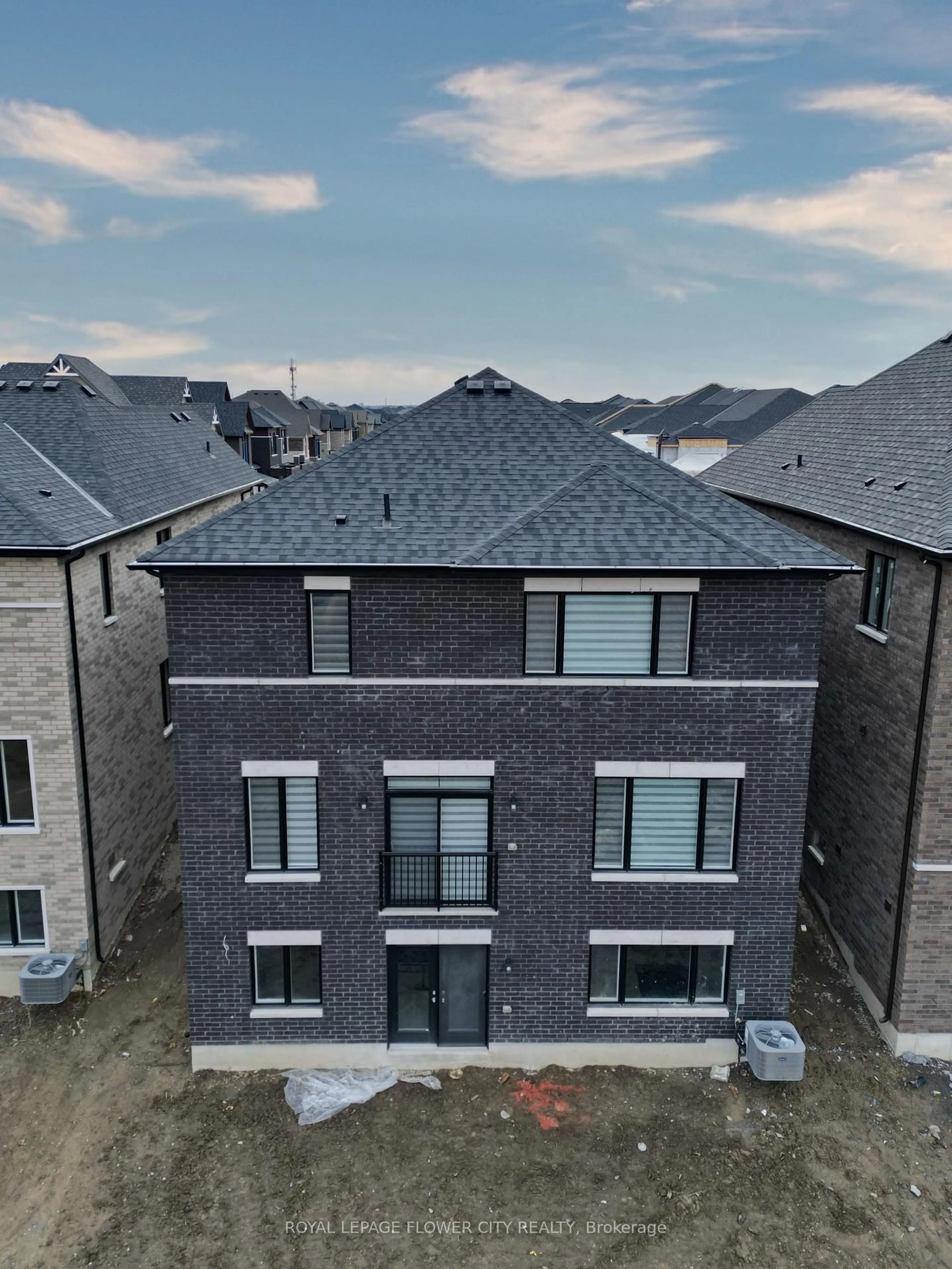 A pic from outside/outdoor area/front of a property/back of a property/a pic from drone, building for 21 Aveena Rd, Brampton Ontario L6P 0Z5