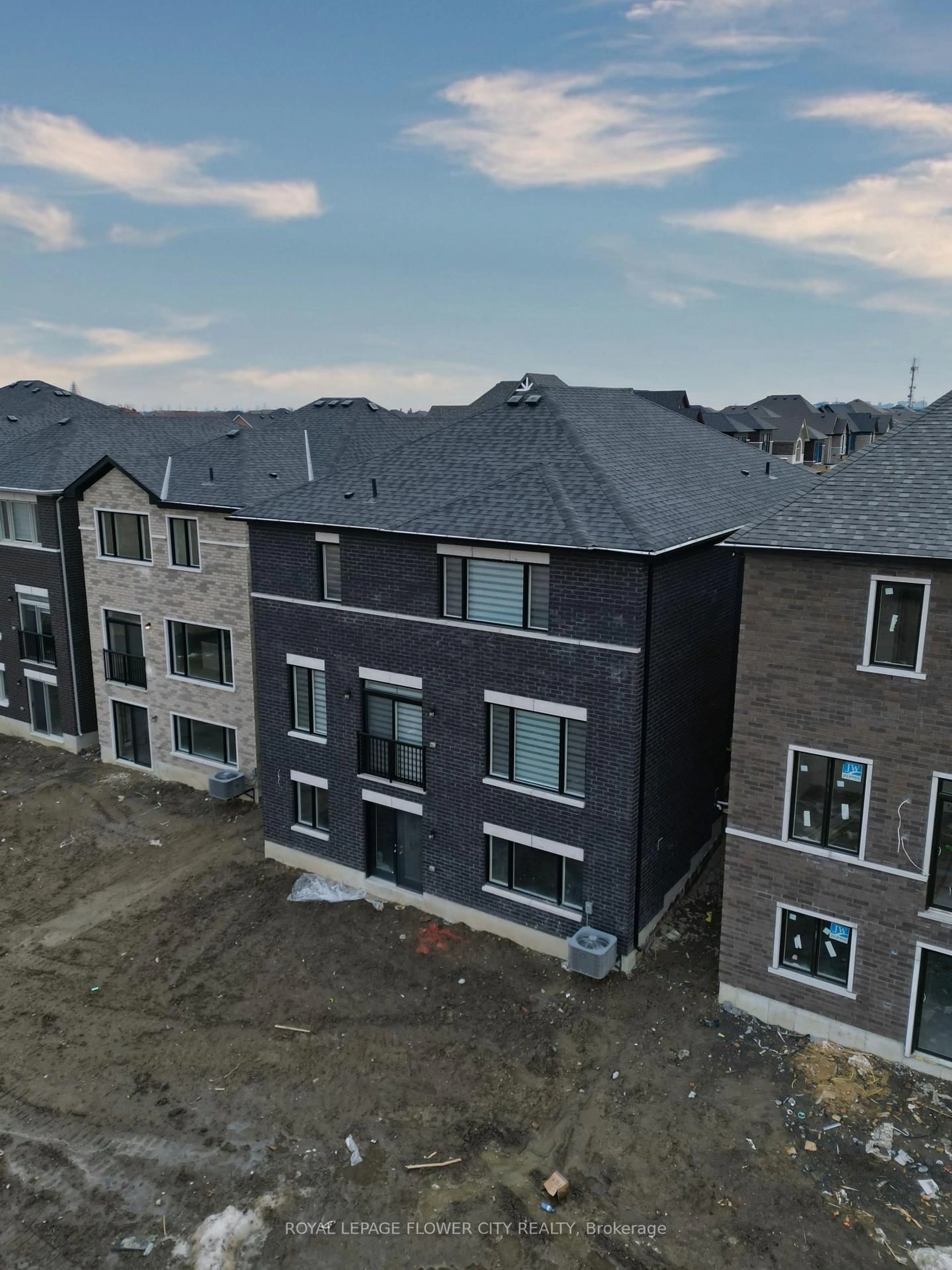 A pic from outside/outdoor area/front of a property/back of a property/a pic from drone, building for 21 Aveena Rd, Brampton Ontario L6P 0Z5