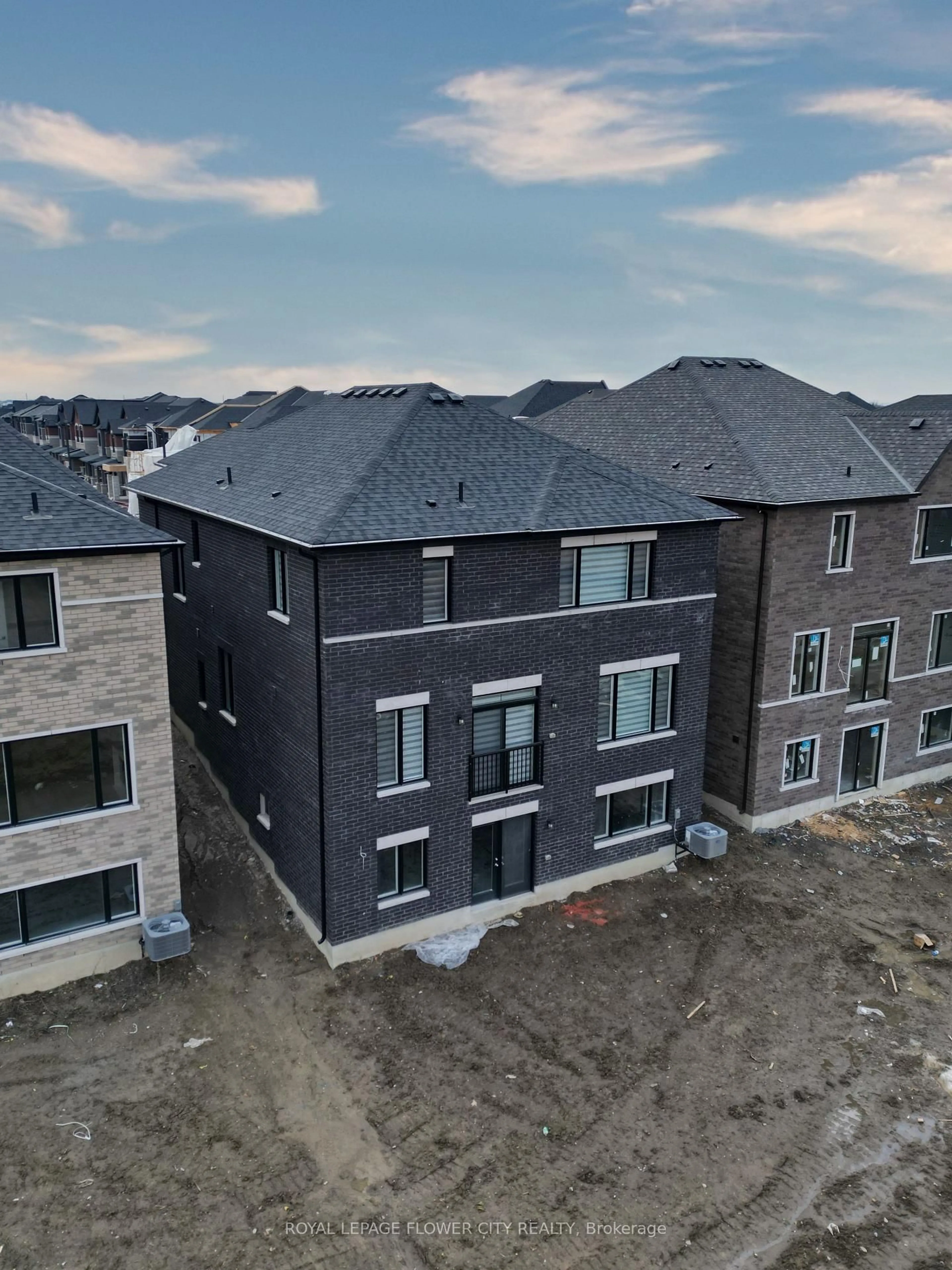 A pic from outside/outdoor area/front of a property/back of a property/a pic from drone, building for 21 Aveena Rd, Brampton Ontario L6P 0Z5