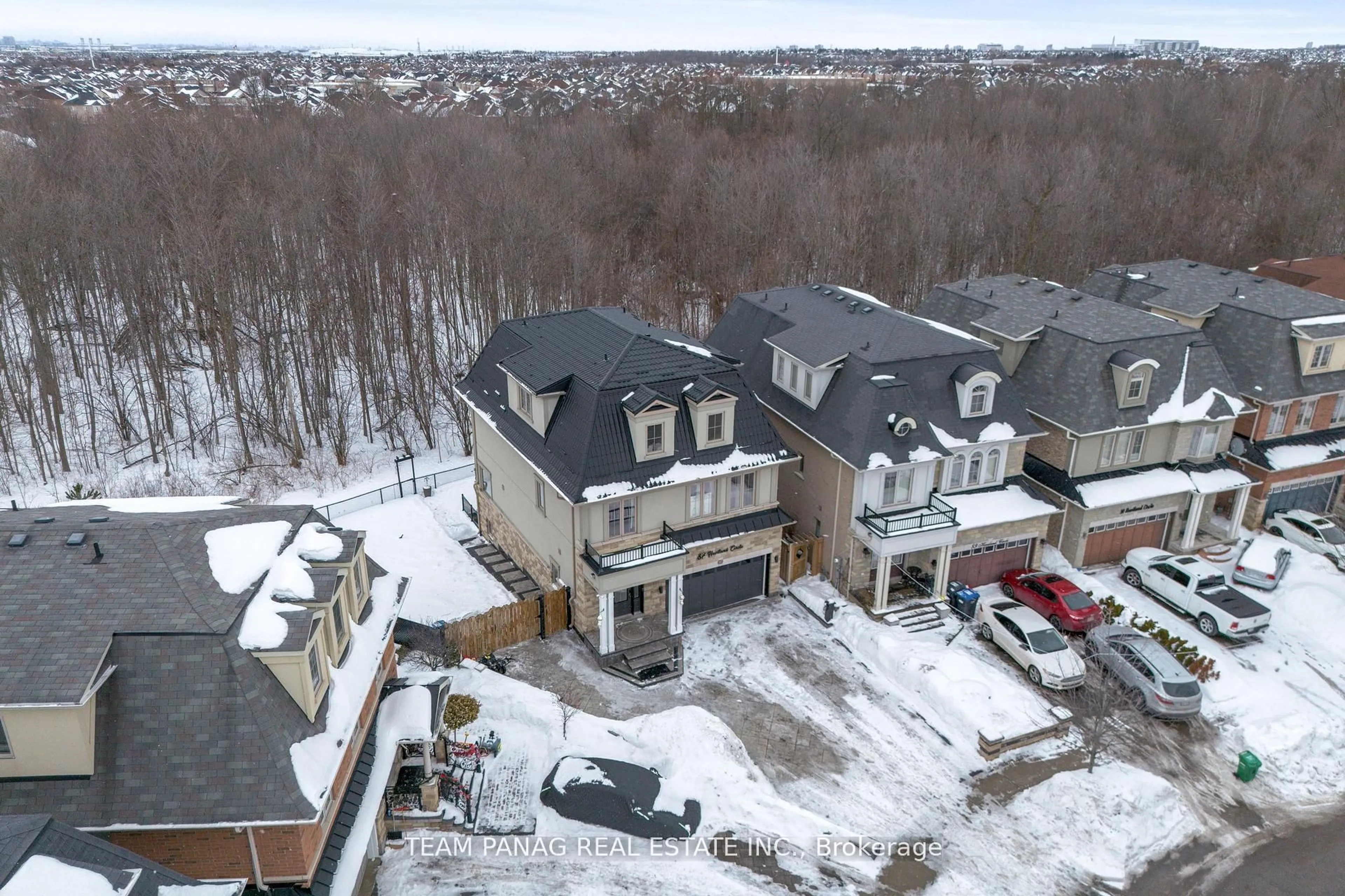 A pic from outside/outdoor area/front of a property/back of a property/a pic from drone, unknown for 87 Haviland Circ, Brampton Ontario L6R 0T7