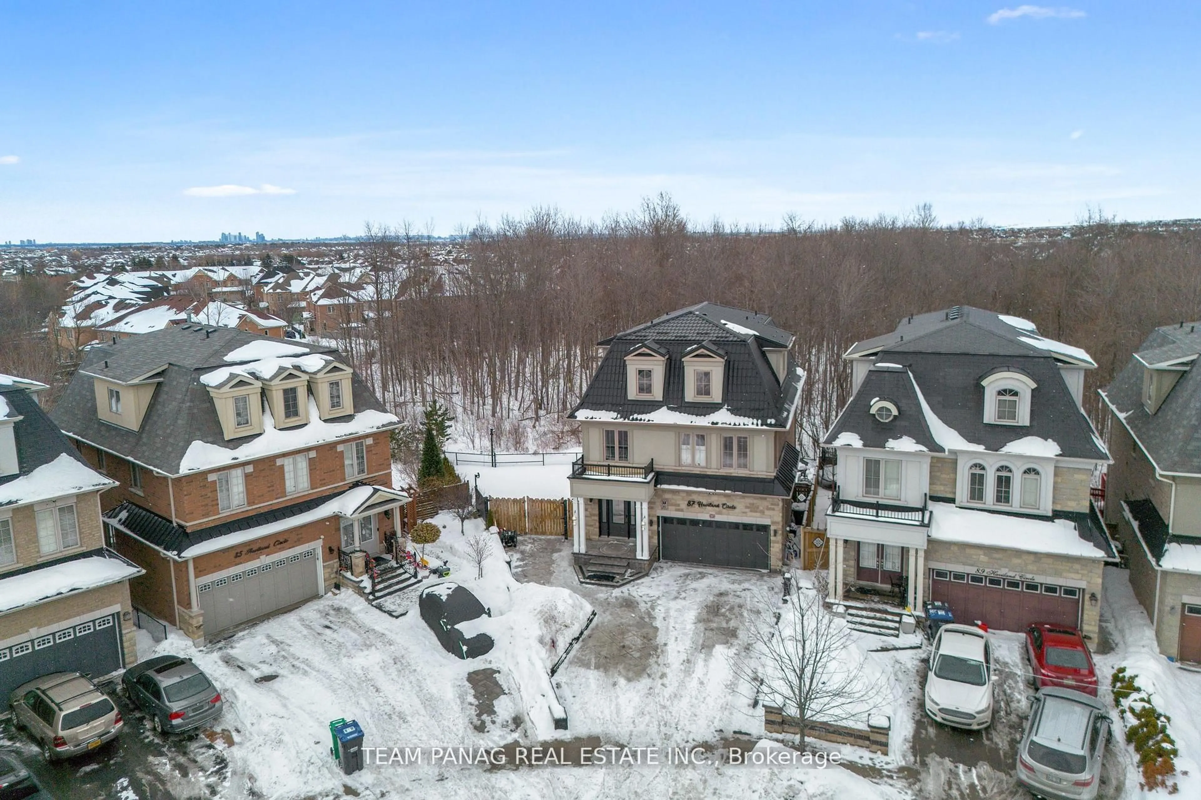 A pic from outside/outdoor area/front of a property/back of a property/a pic from drone, street for 87 Haviland Circ, Brampton Ontario L6R 0T7