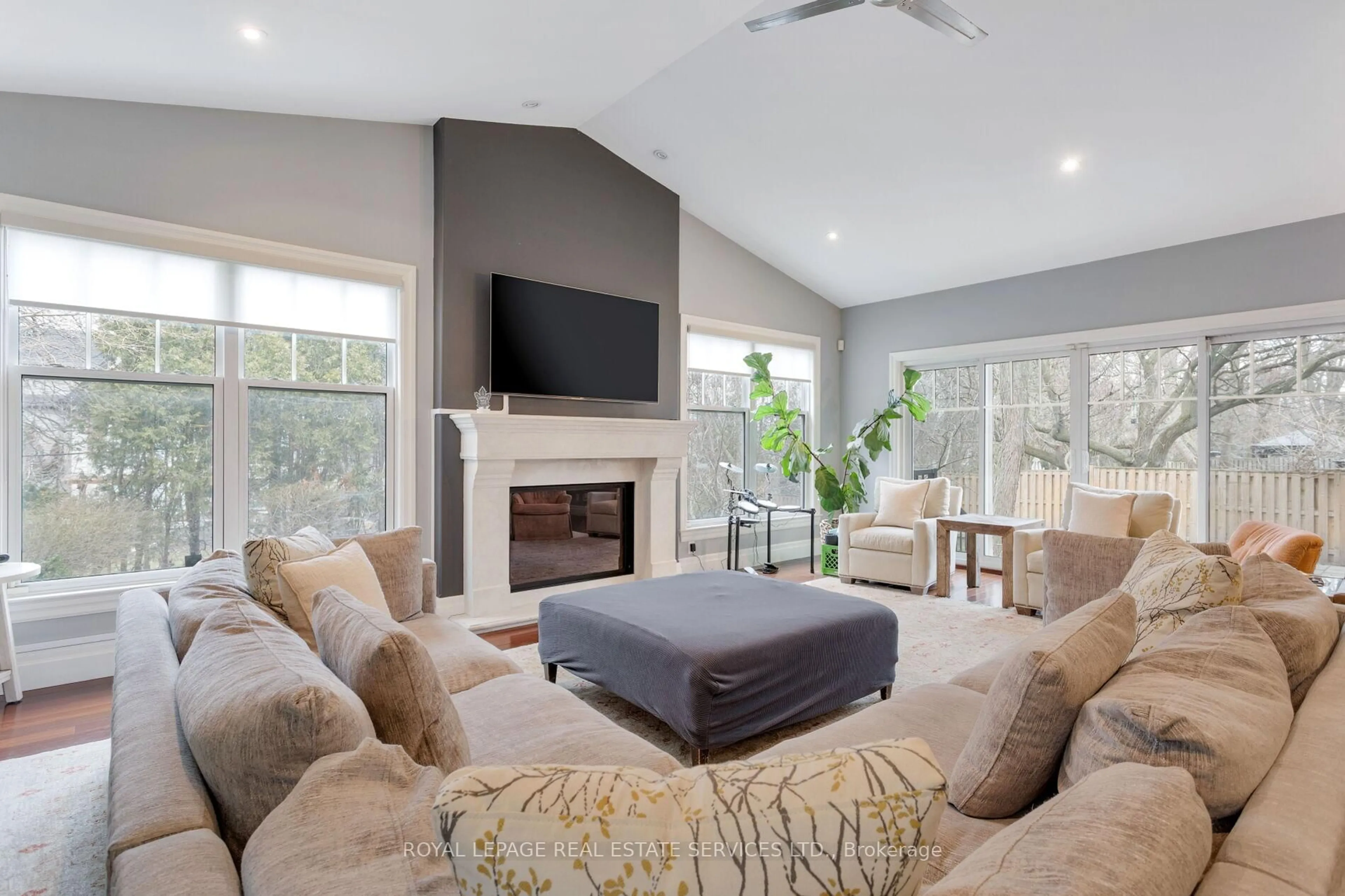 Living room with furniture, unknown for 1387 Willowdown Rd, Oakville Ontario L6L 1X2