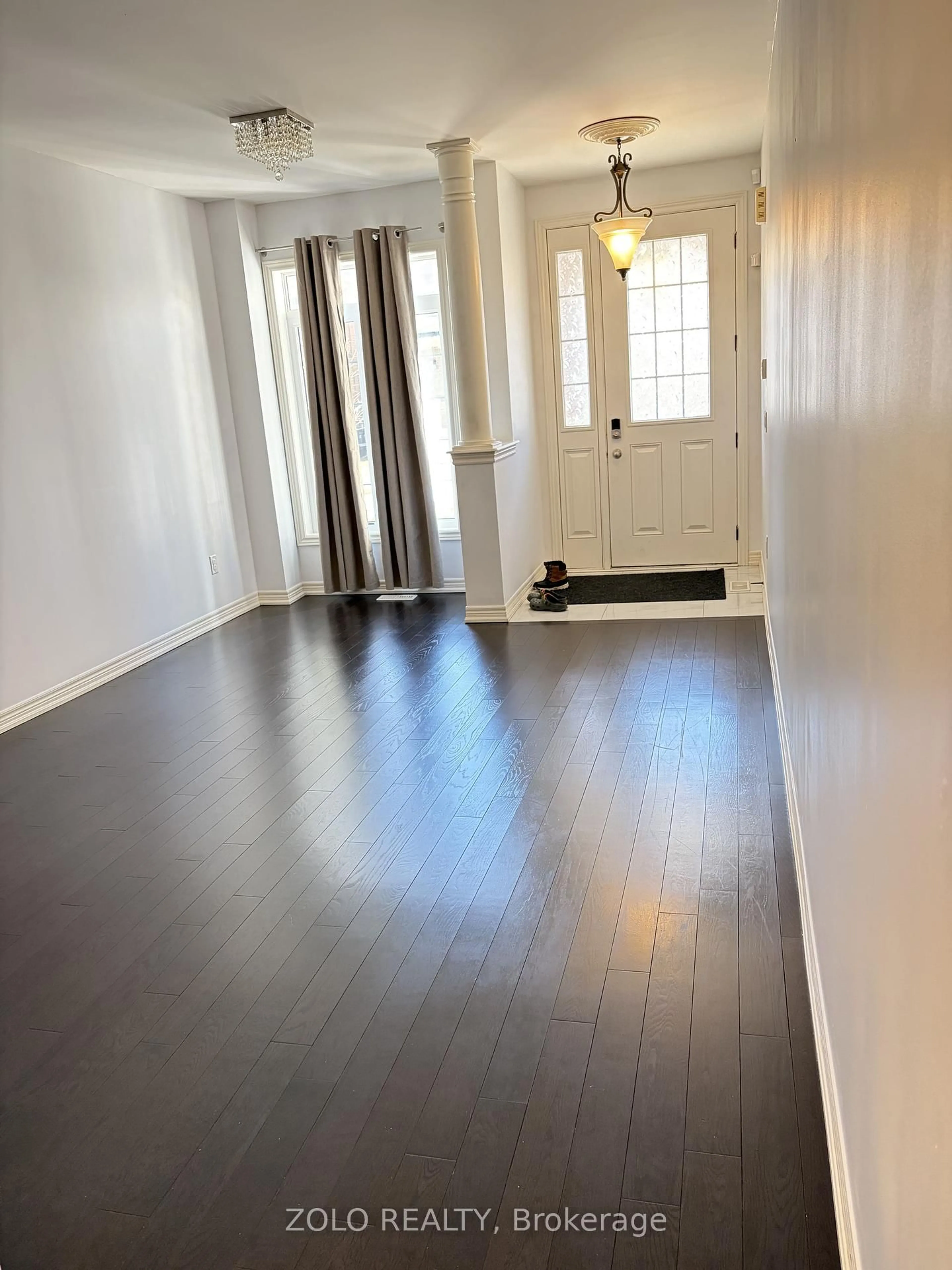 Indoor entryway for 17 Kempsford Cres, Brampton Ontario L7A 4M5