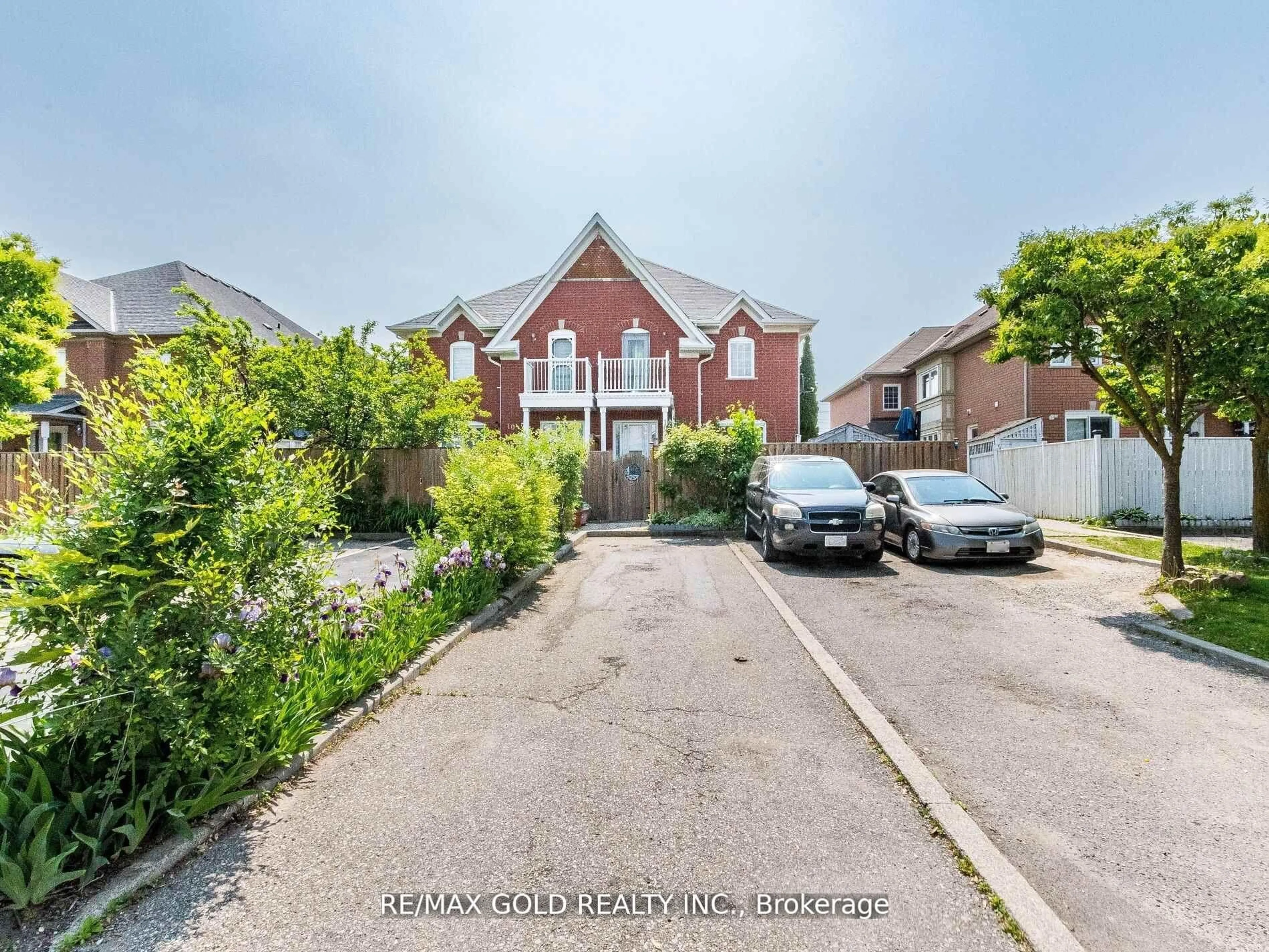 A pic from outside/outdoor area/front of a property/back of a property/a pic from drone, street for 107 Clover Bloom Rd, Brampton Ontario L6R 1S6