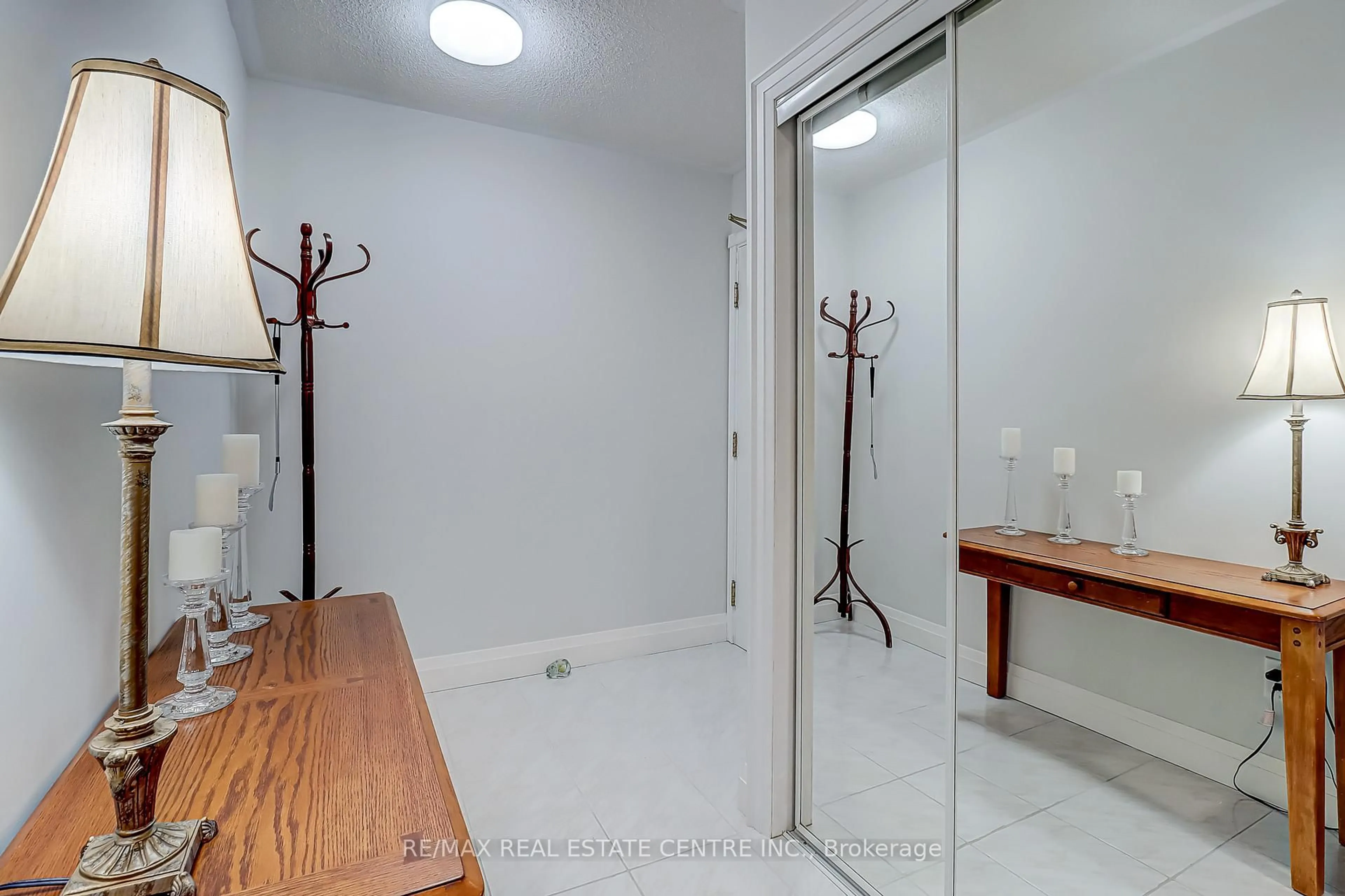 Standard bathroom, unknown for 3050 Pinemeadow Dr #57, Burlington Ontario L7M 3X5