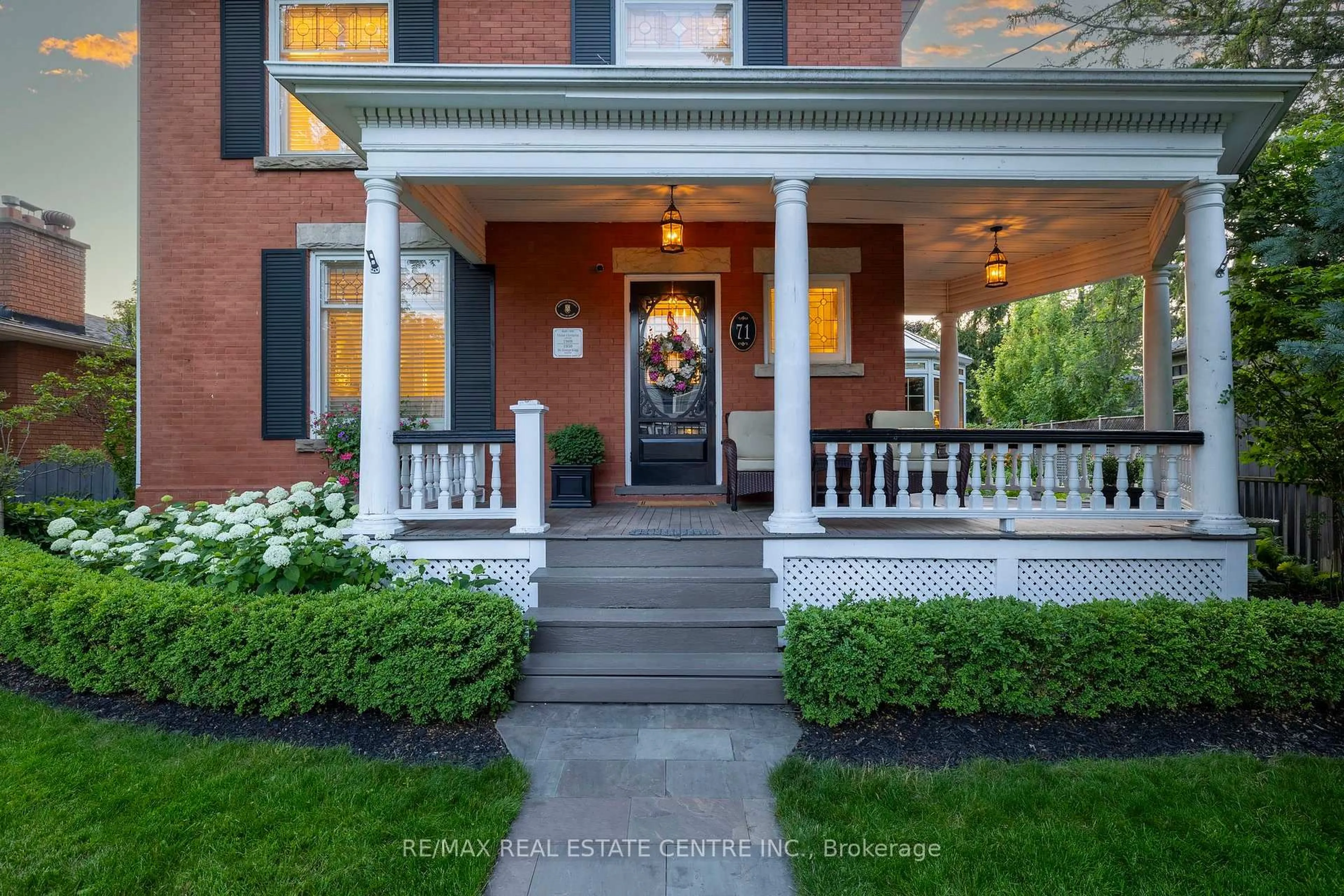 Home with brick exterior material, street for 71 Mill St, Milton Ontario L9T 1R8