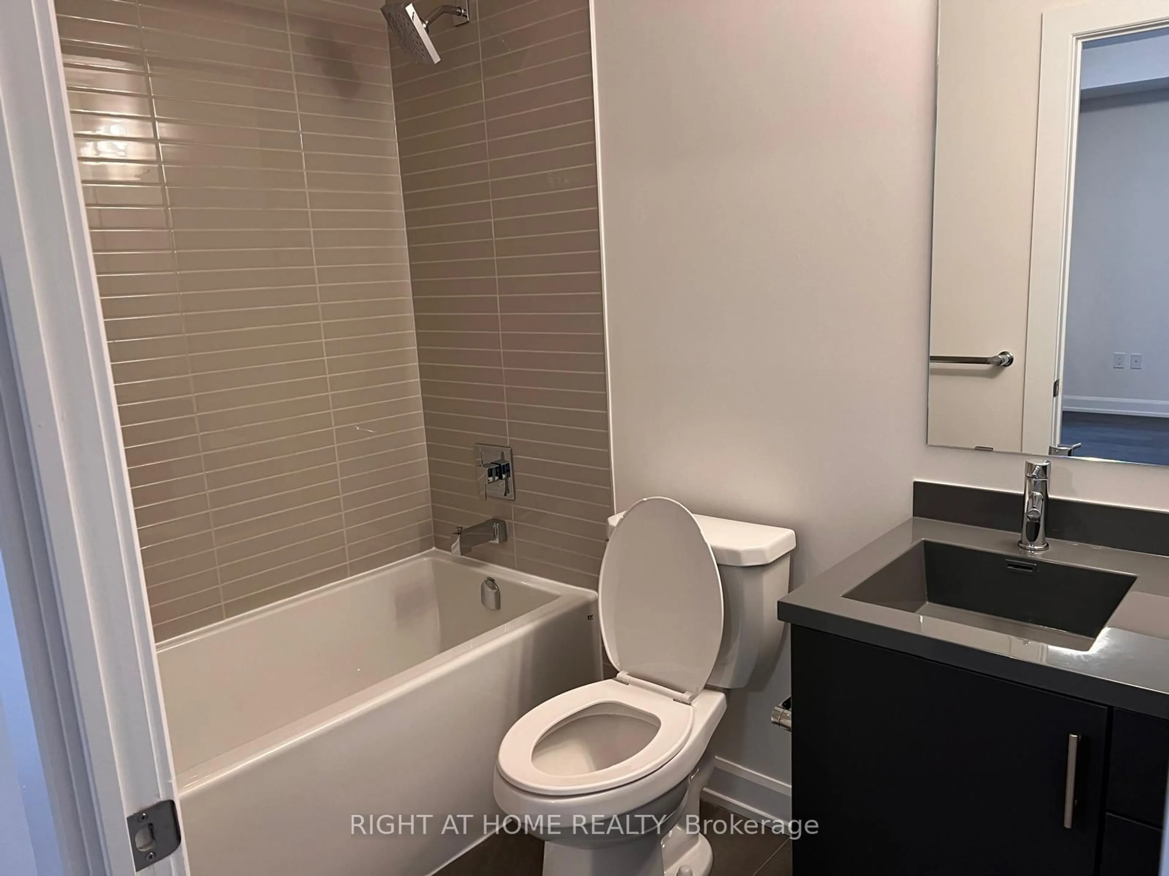 Standard bathroom, unknown for 3200 William Coltson Ave #802, Oakville Ontario L6H 7W6