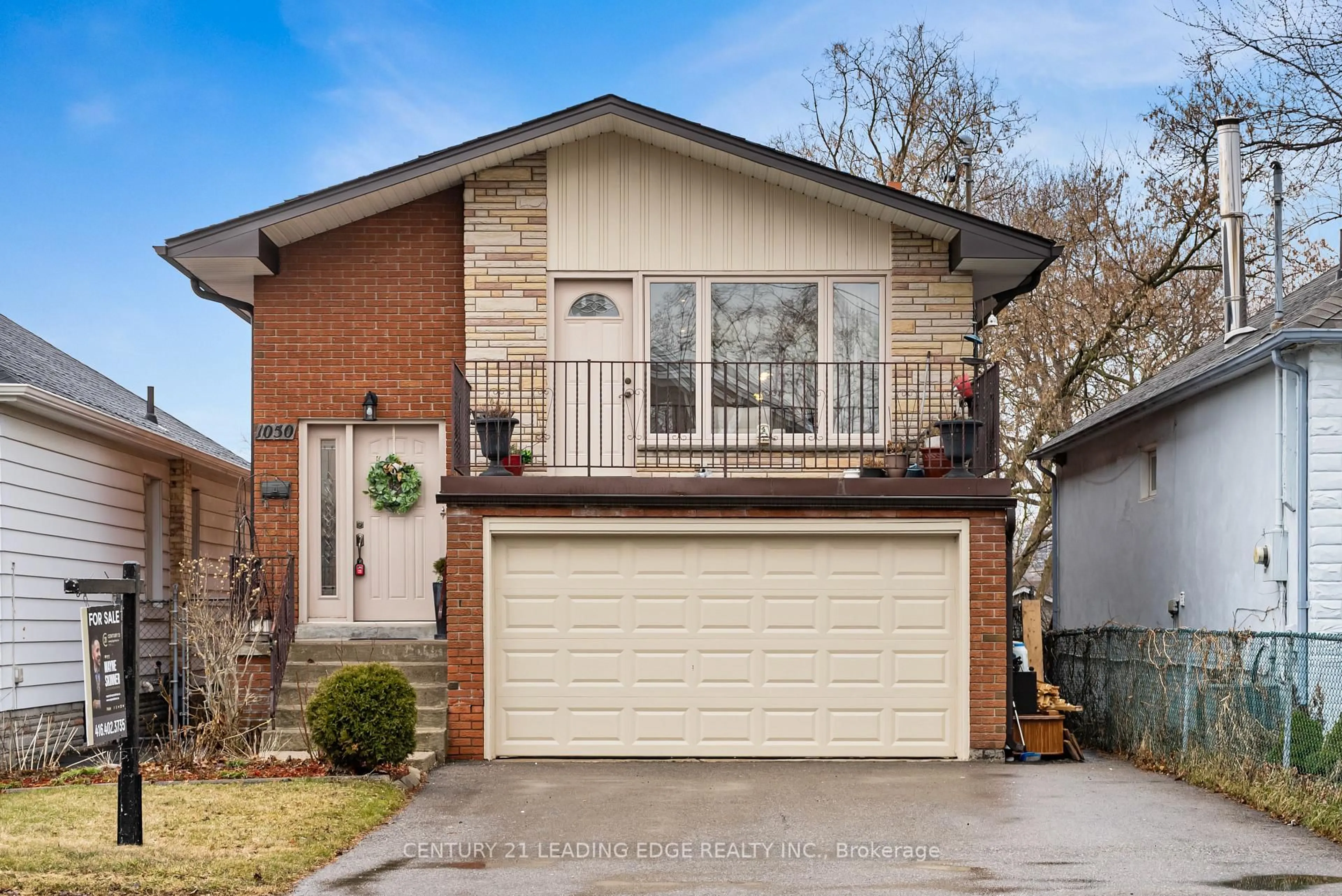 Home with brick exterior material, street for 1050 Alexandra Ave, Mississauga Ontario L5E 1Z8