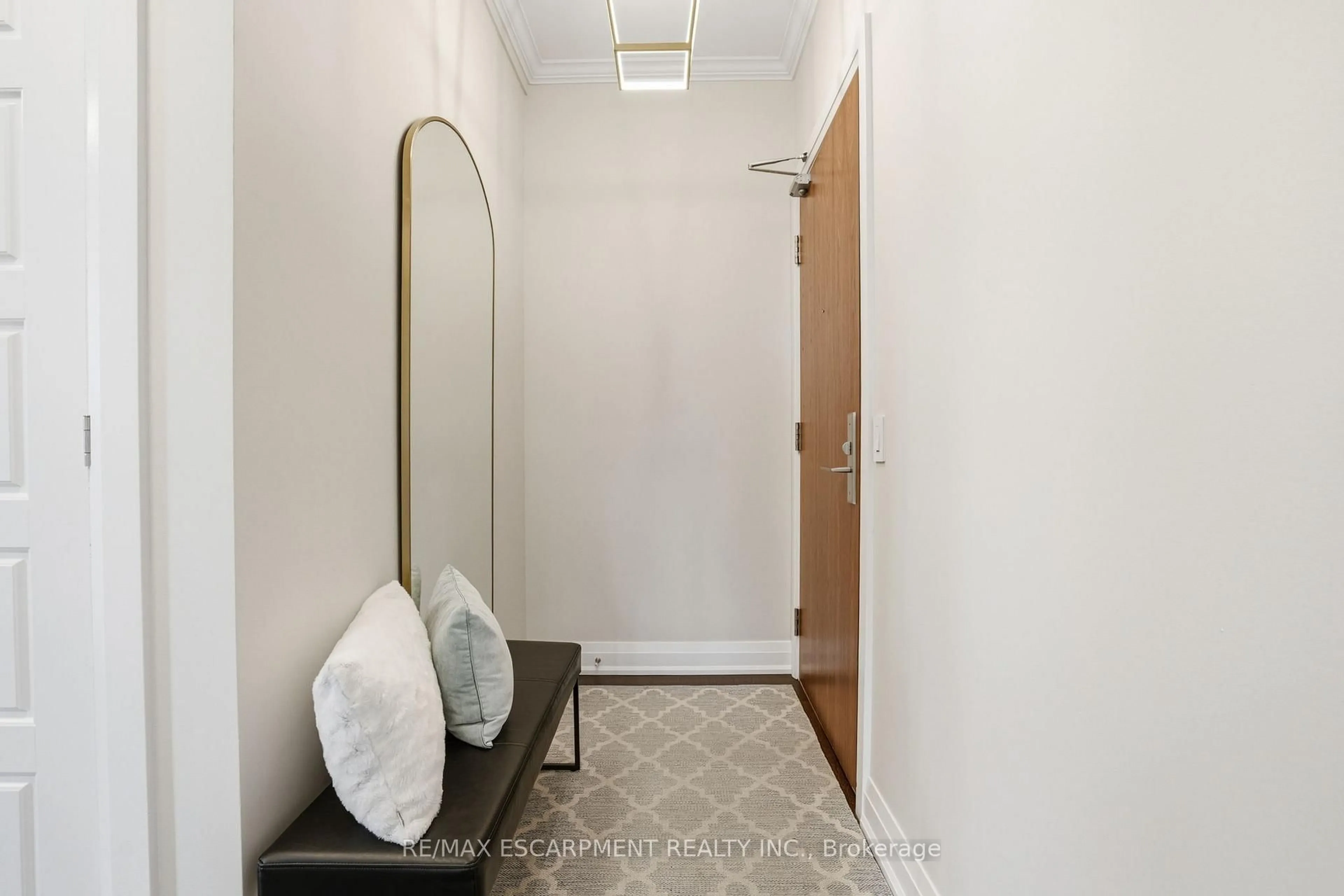 Indoor entryway for 2025 Maria St #1408, Burlington Ontario L7R 0E9