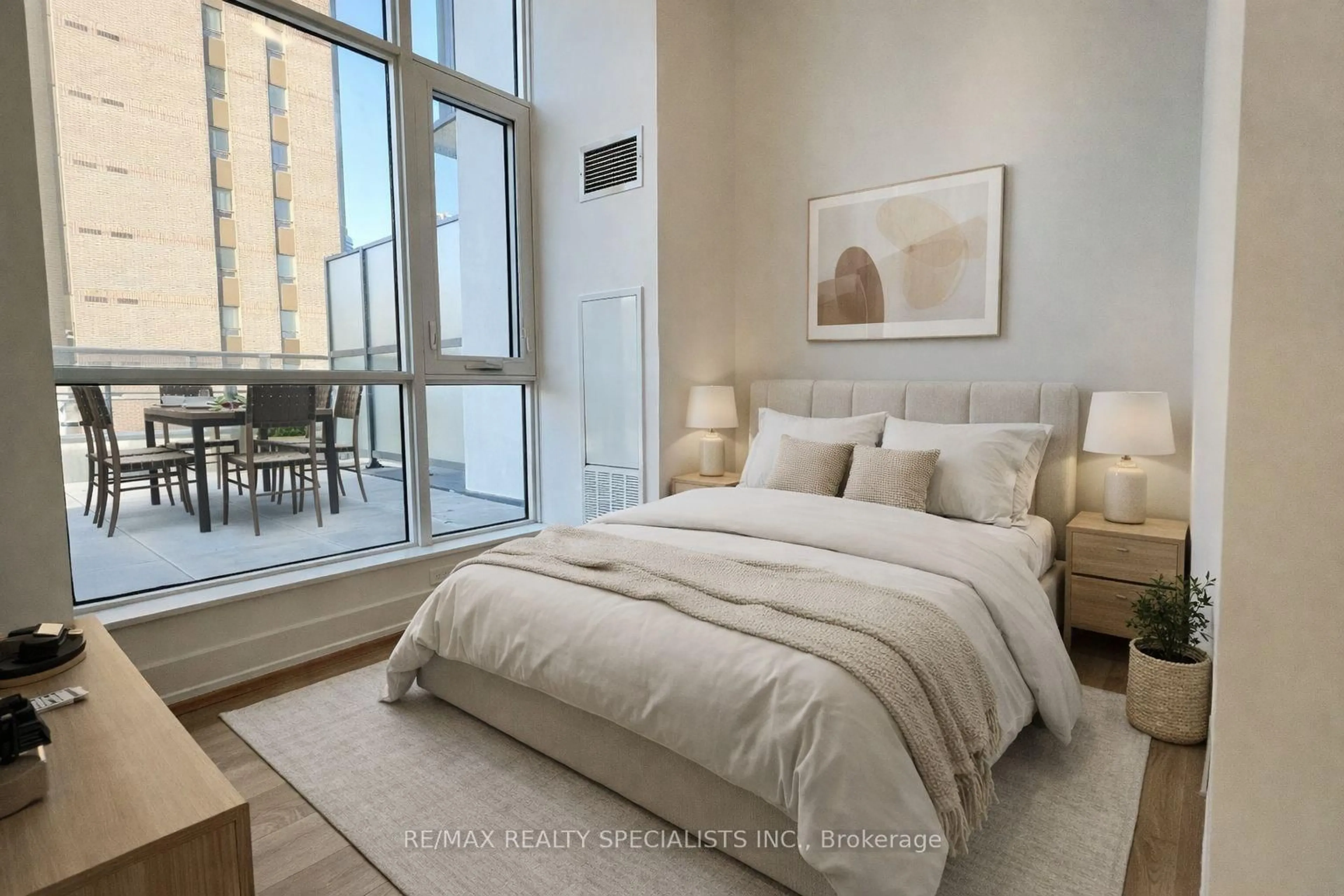 Bedroom with bed, unknown for 202 Burnhamthorpe Rd #302, Mississauga Ontario L5A 4L4