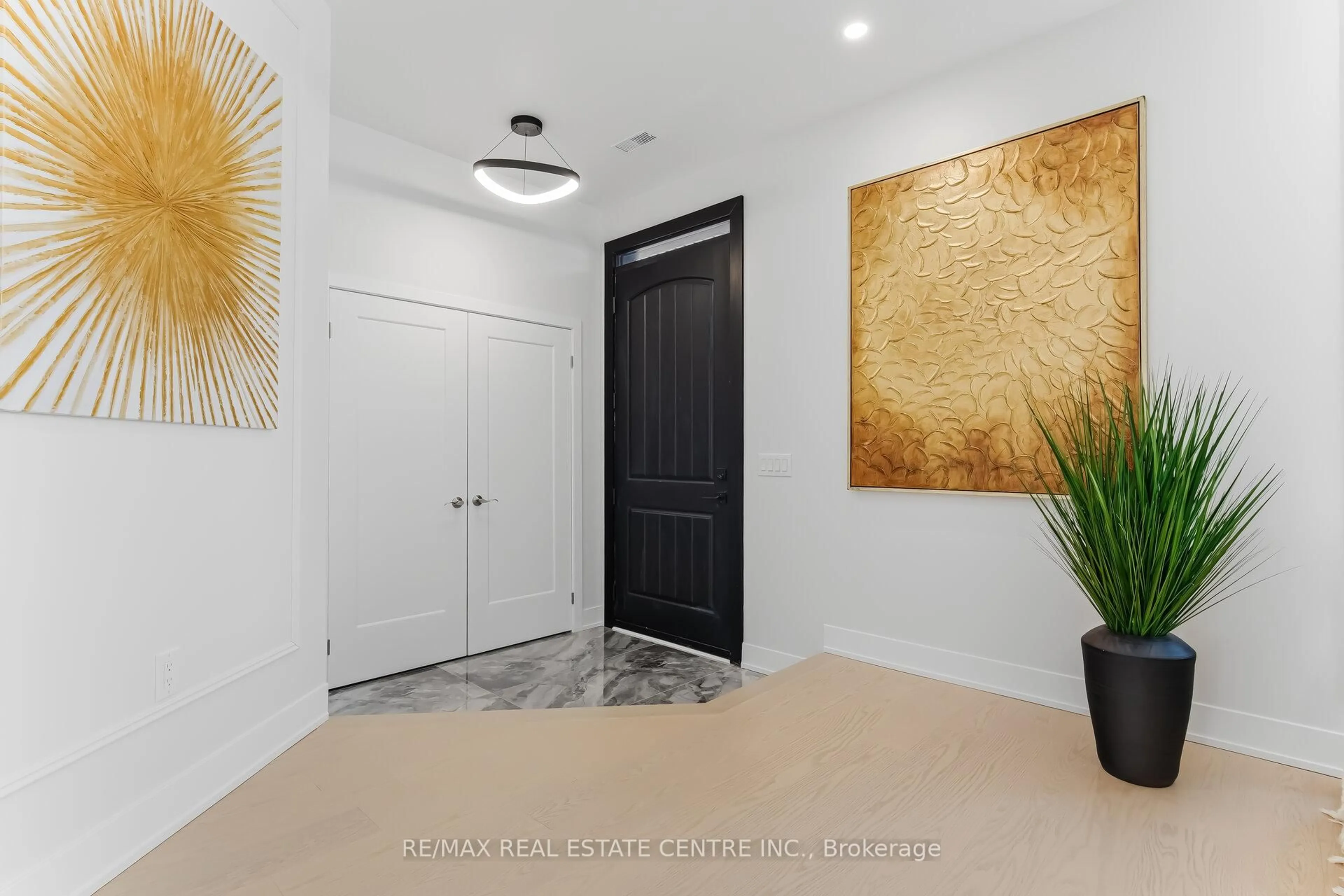 Indoor entryway for 11 Bentley Dr, Toronto Ontario M8Z 3L9