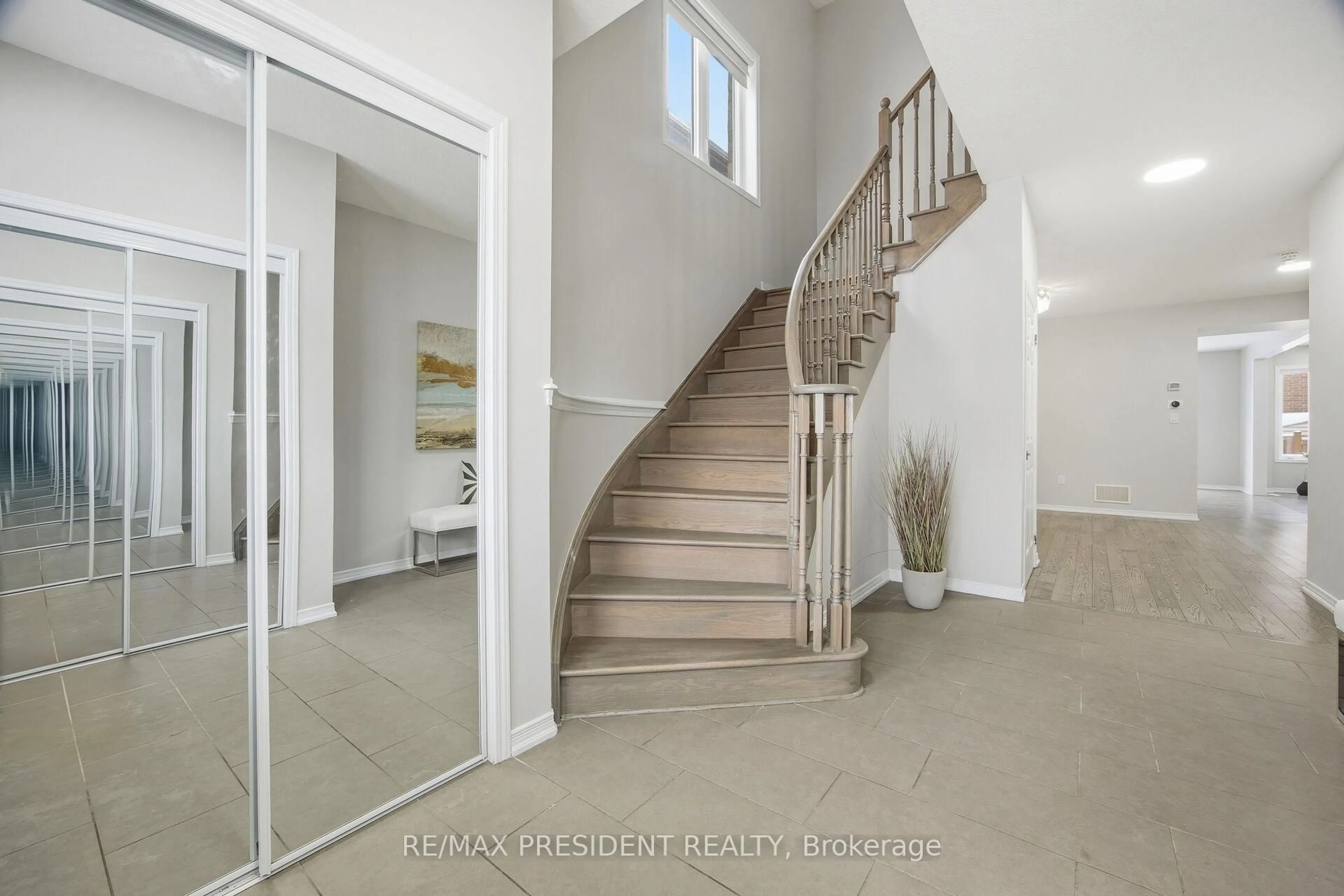 Indoor entryway for 584 Remembrance Rd, Brampton Ontario L7A 4N2
