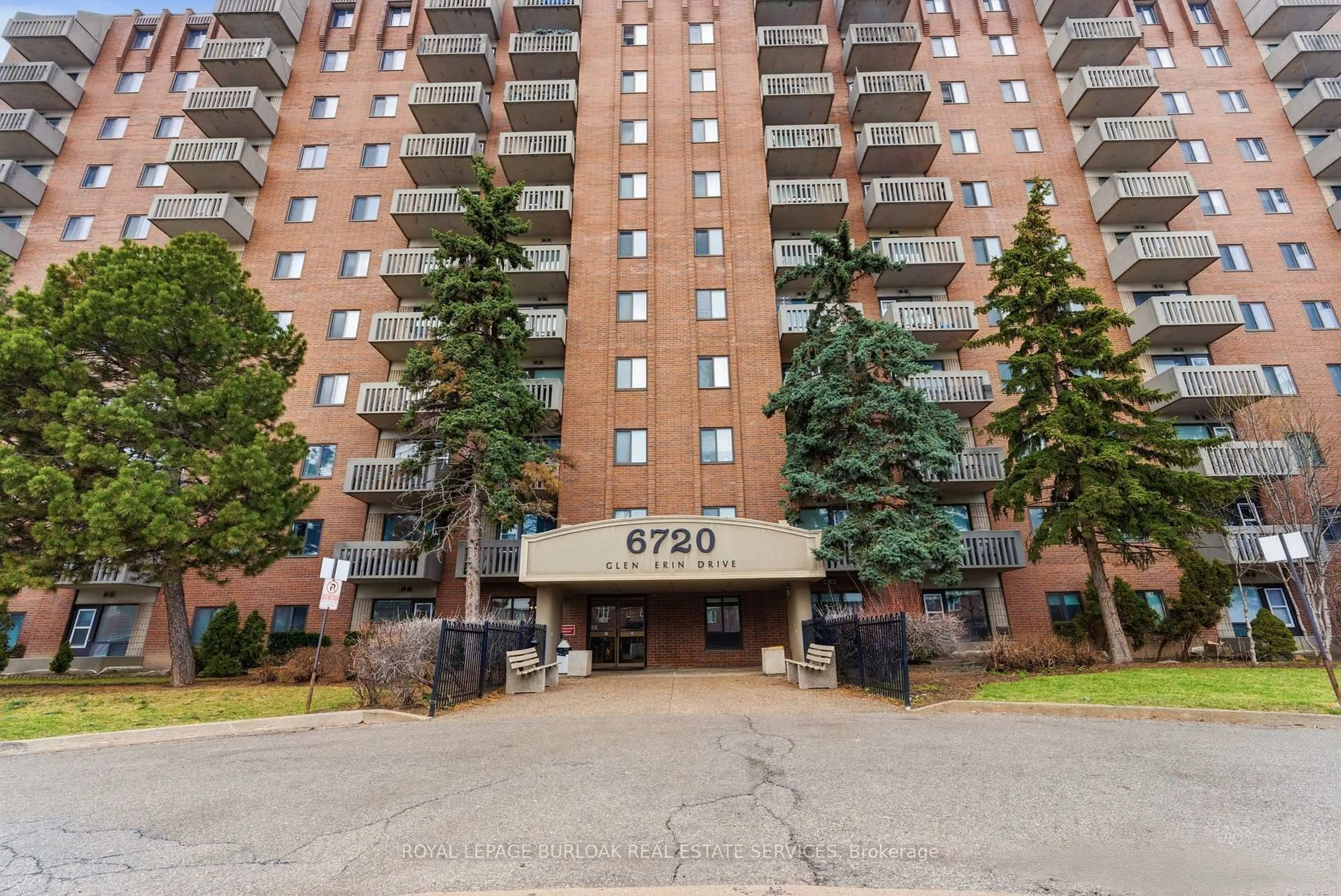 Patio, unknown for 6720 Glen Erin Dr #312, Mississauga Ontario L5N 3K8