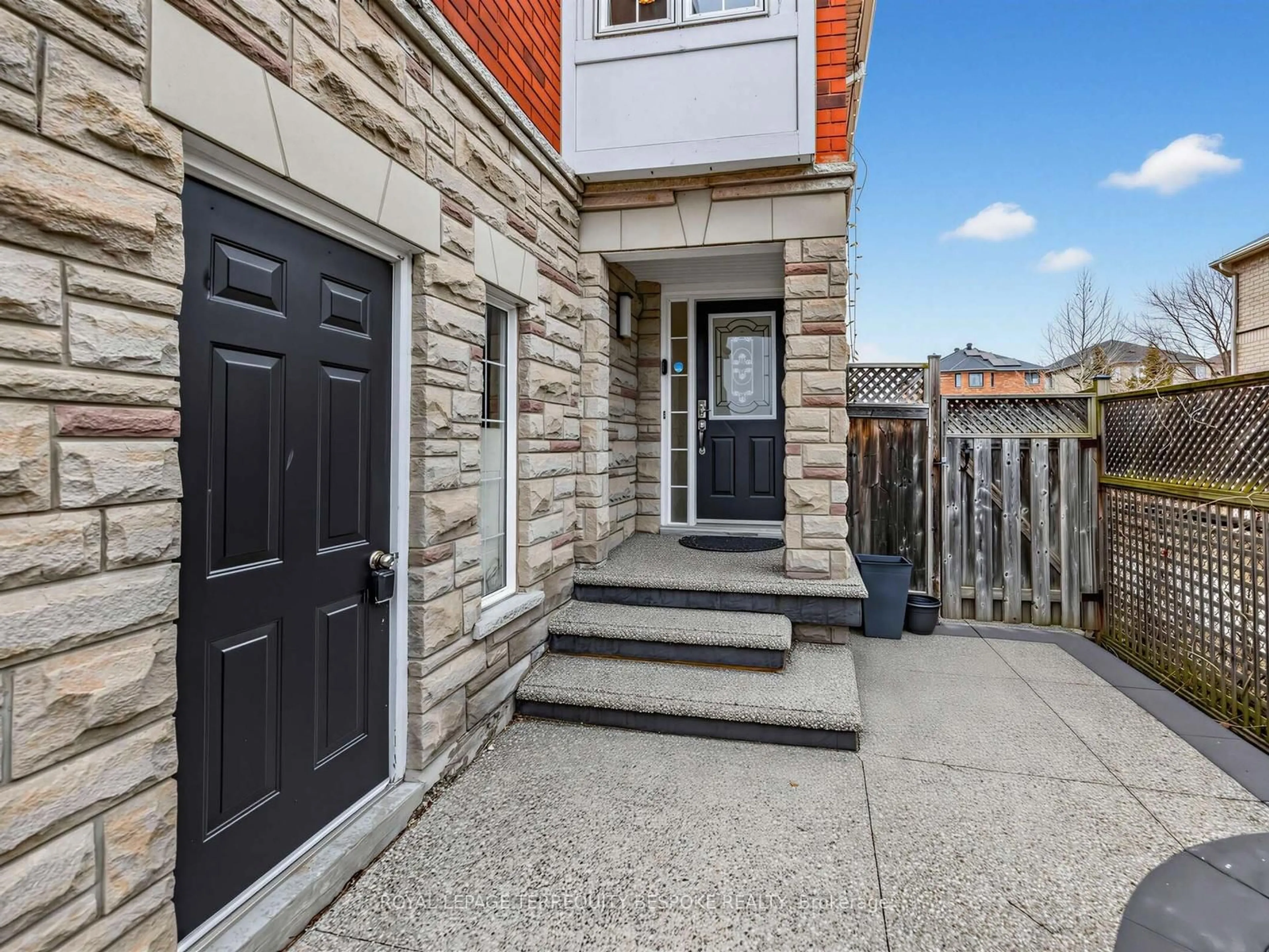 Home with brick exterior material, street for 1485 Pinecliff Rd, Oakville Ontario L6M 4A8