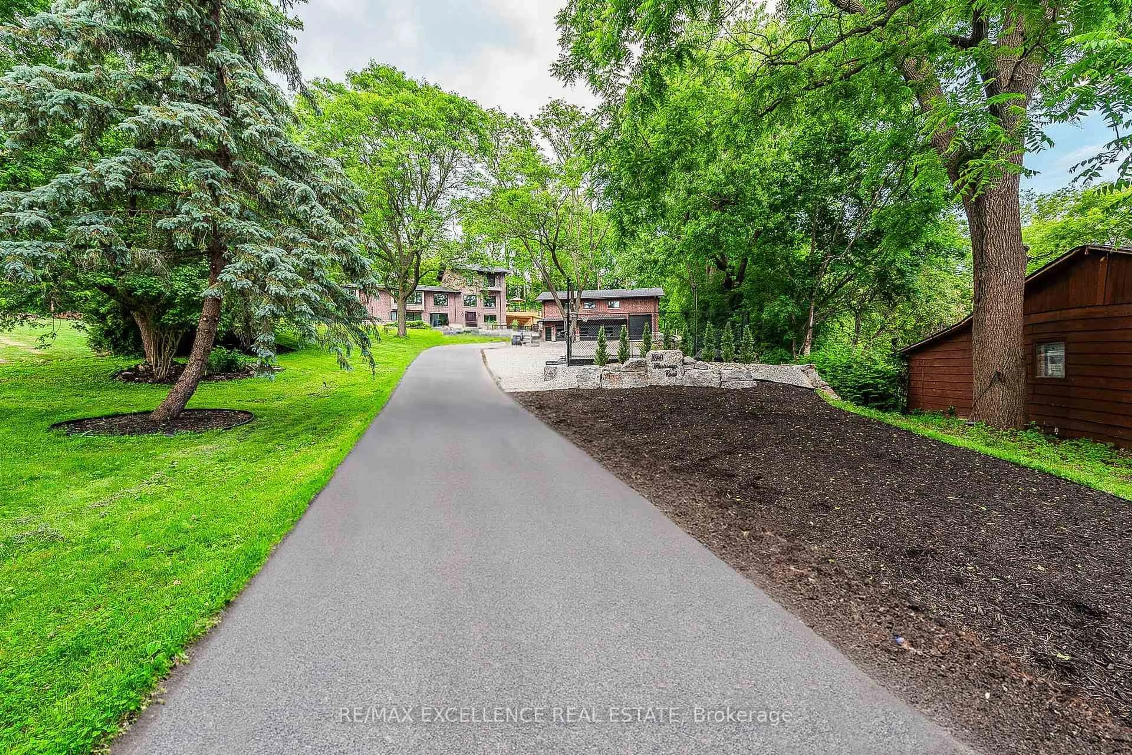 Patio, street for 8949 Mississauga Rd, Brampton Ontario L6Y 0C2