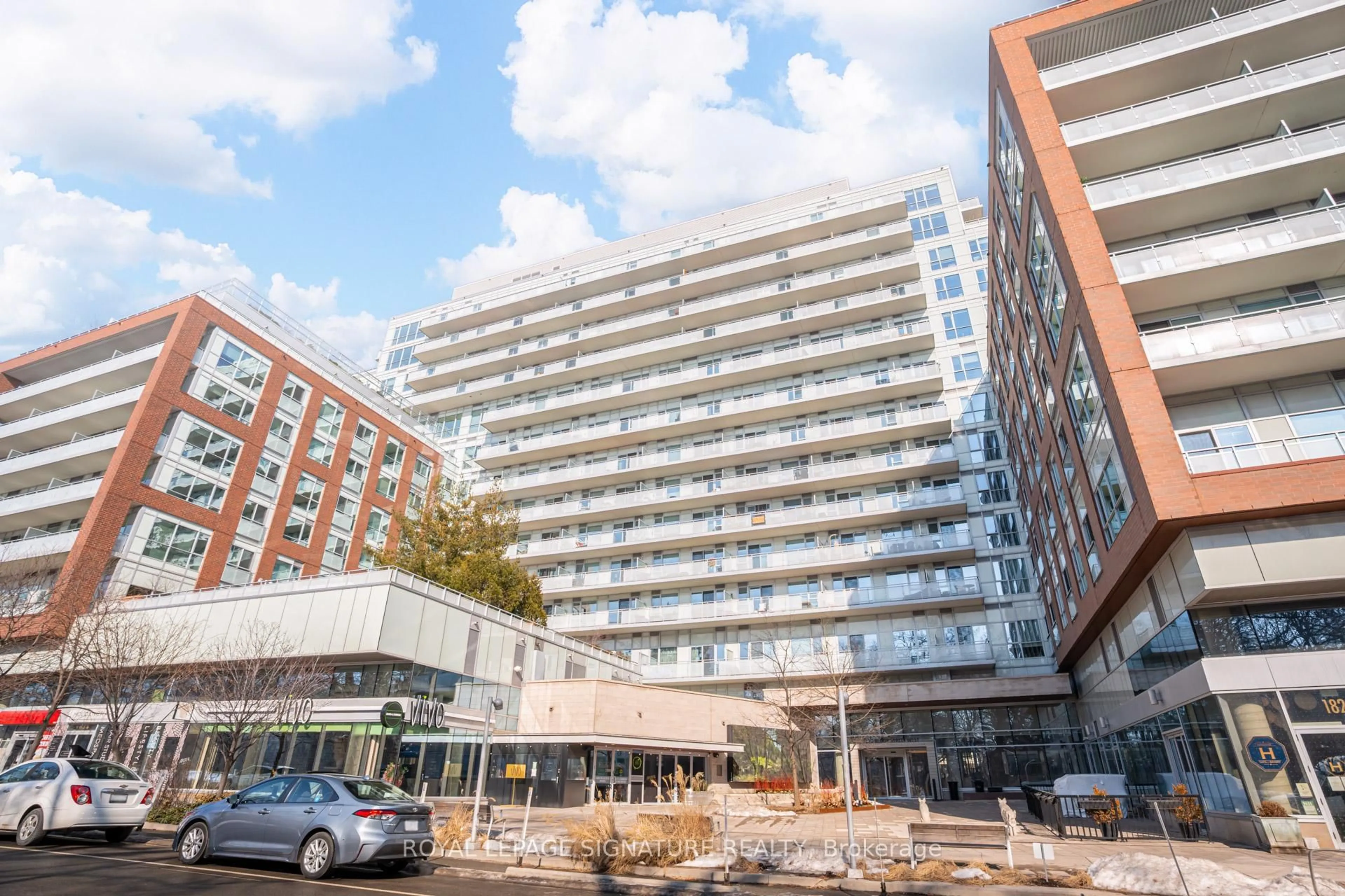 Patio, building for 1830 Bloor St #836, Toronto Ontario M6P 0A2