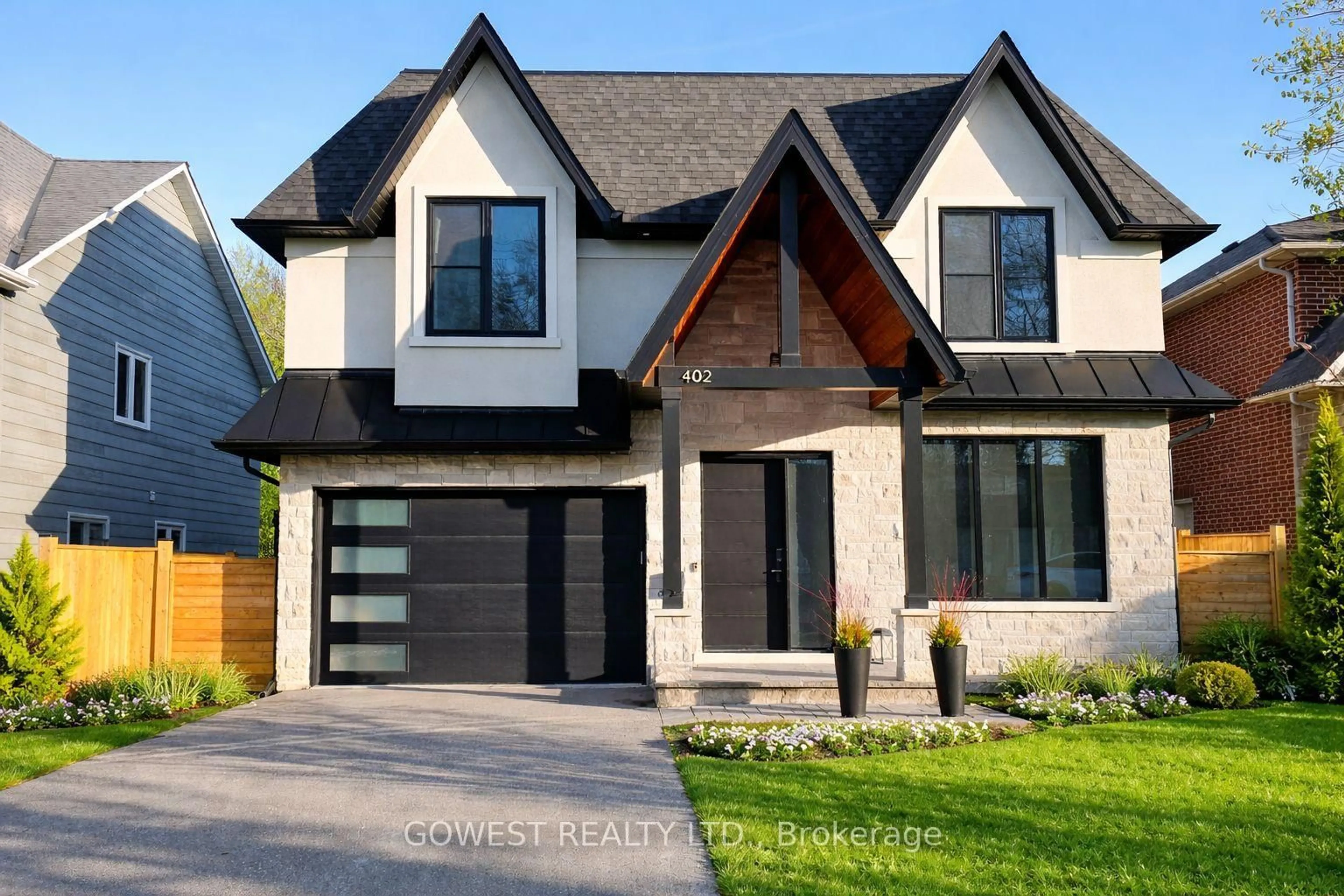 Home with brick exterior material, street for 402 Niar Ave, Mississauga Ontario L5G 1W3