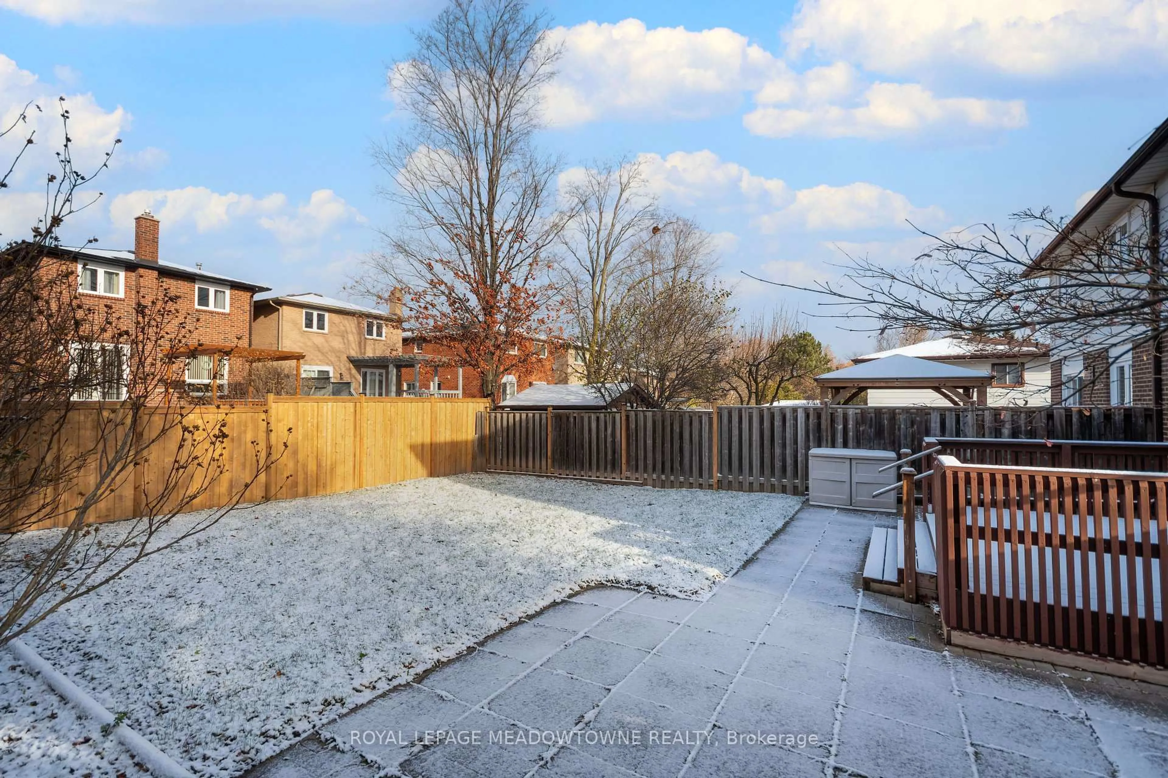 Patio, street for 40 Joycelyn Dr, Mississauga Ontario L5M 1T7