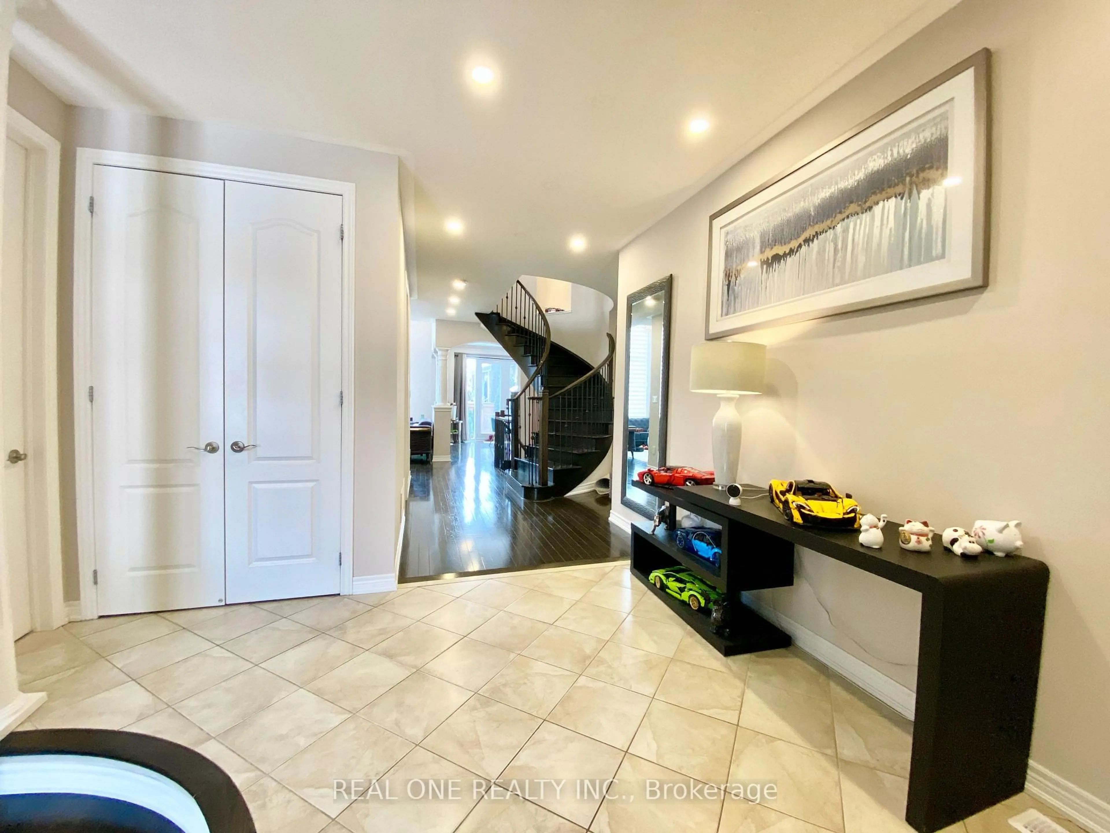 Indoor entryway for 238 Nautical Blvd, Oakville Ontario L6L 0B9