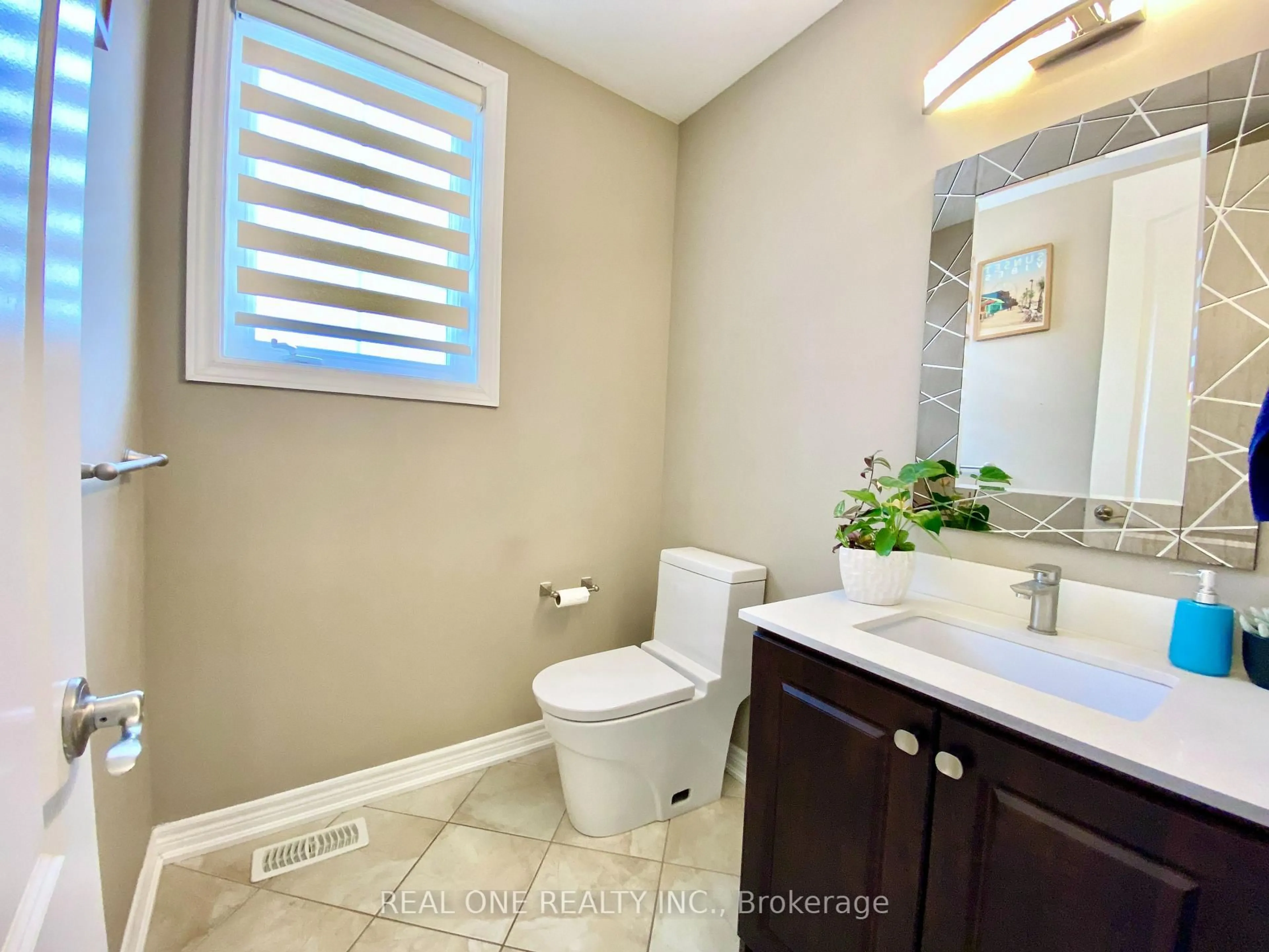 Contemporary bathroom, ceramic/tile floor for 238 Nautical Blvd, Oakville Ontario L6L 0B9