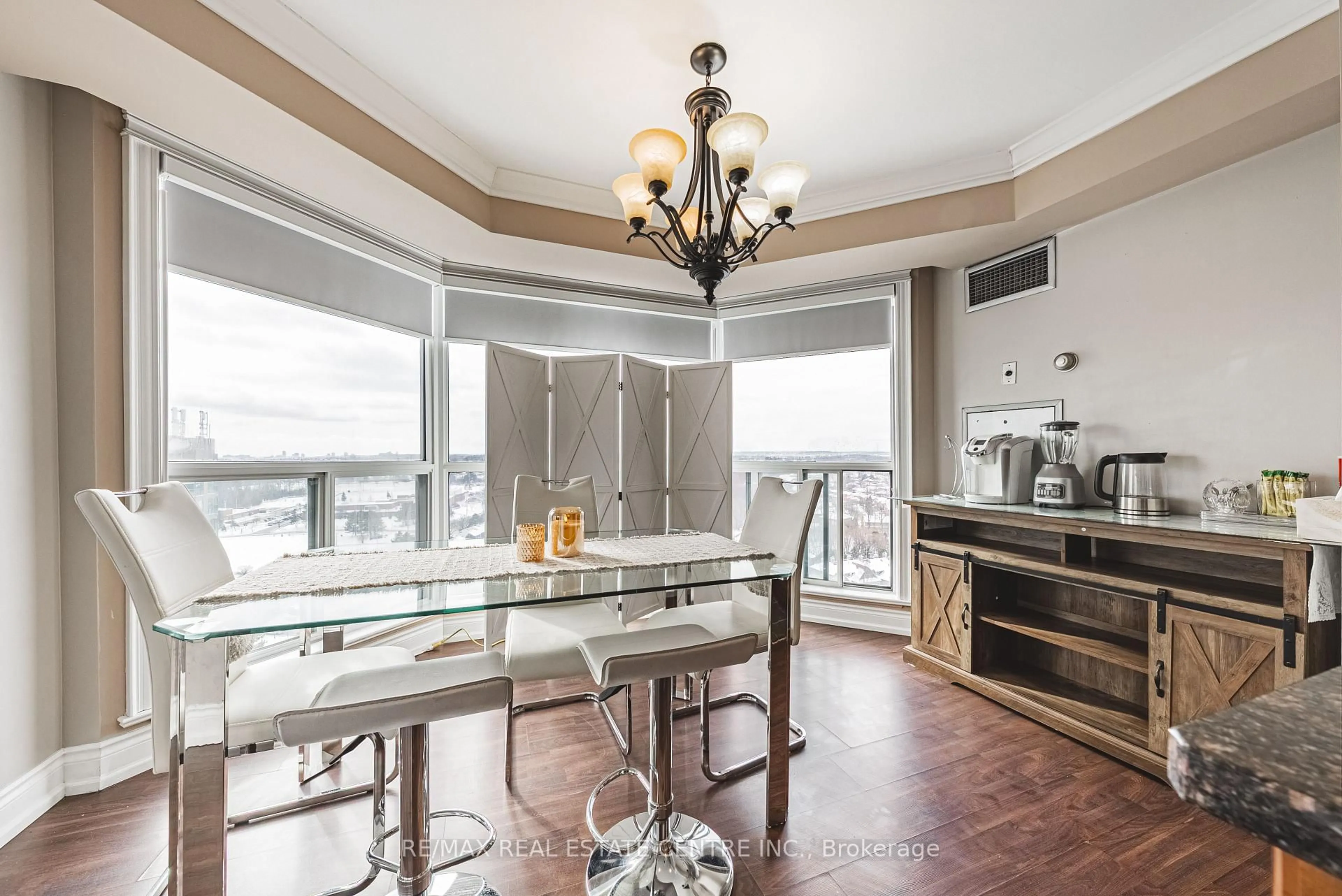 Open concept kitchen, ceramic/tile floor for 2155 Burnhamthorpe Rd #PH1904, Mississauga Ontario L5L 5P4