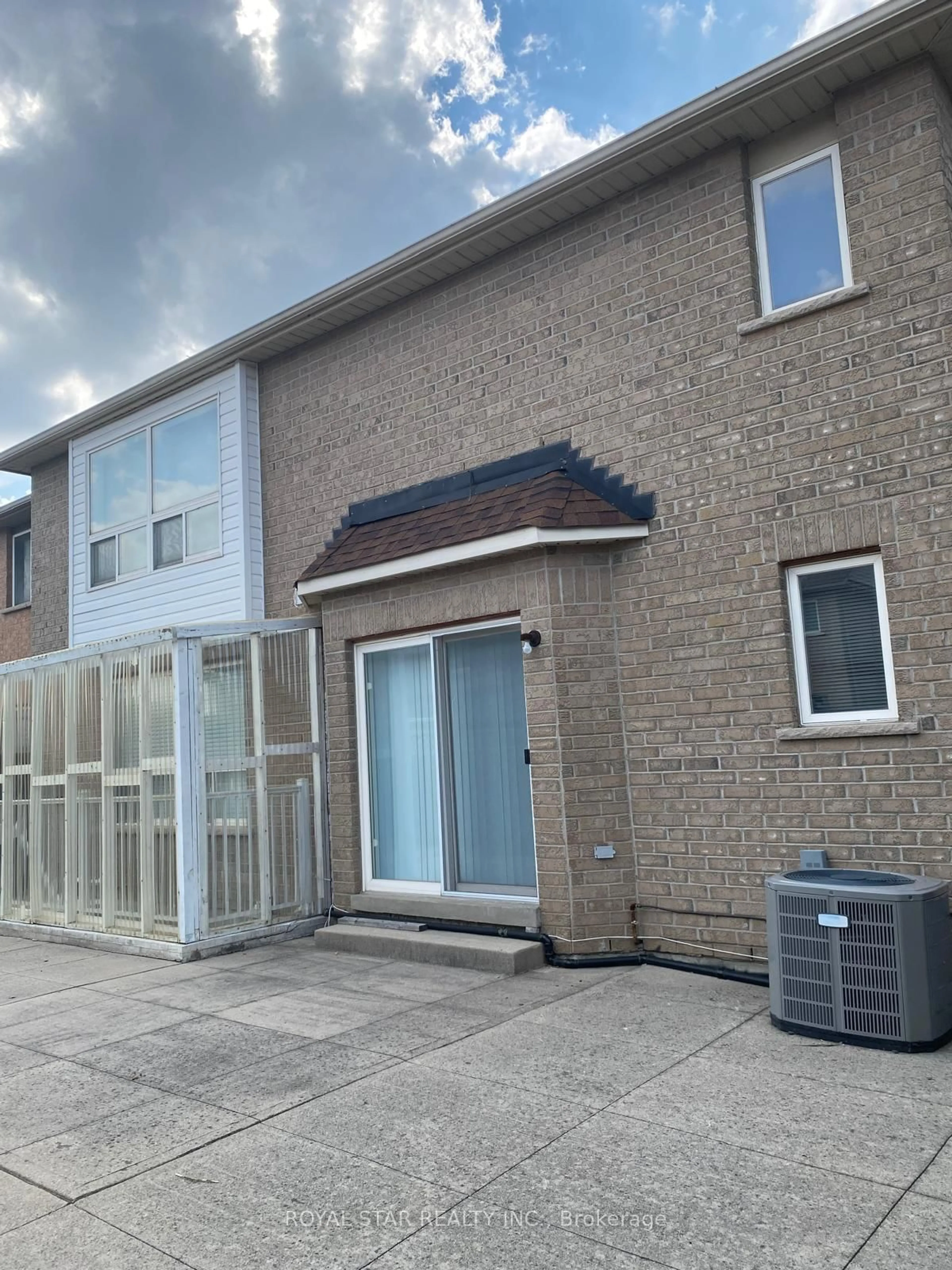 A pic from outside/outdoor area/front of a property/back of a property/a pic from drone, building for 58 Red Plant Cres, Brampton Ontario L7A 1V8