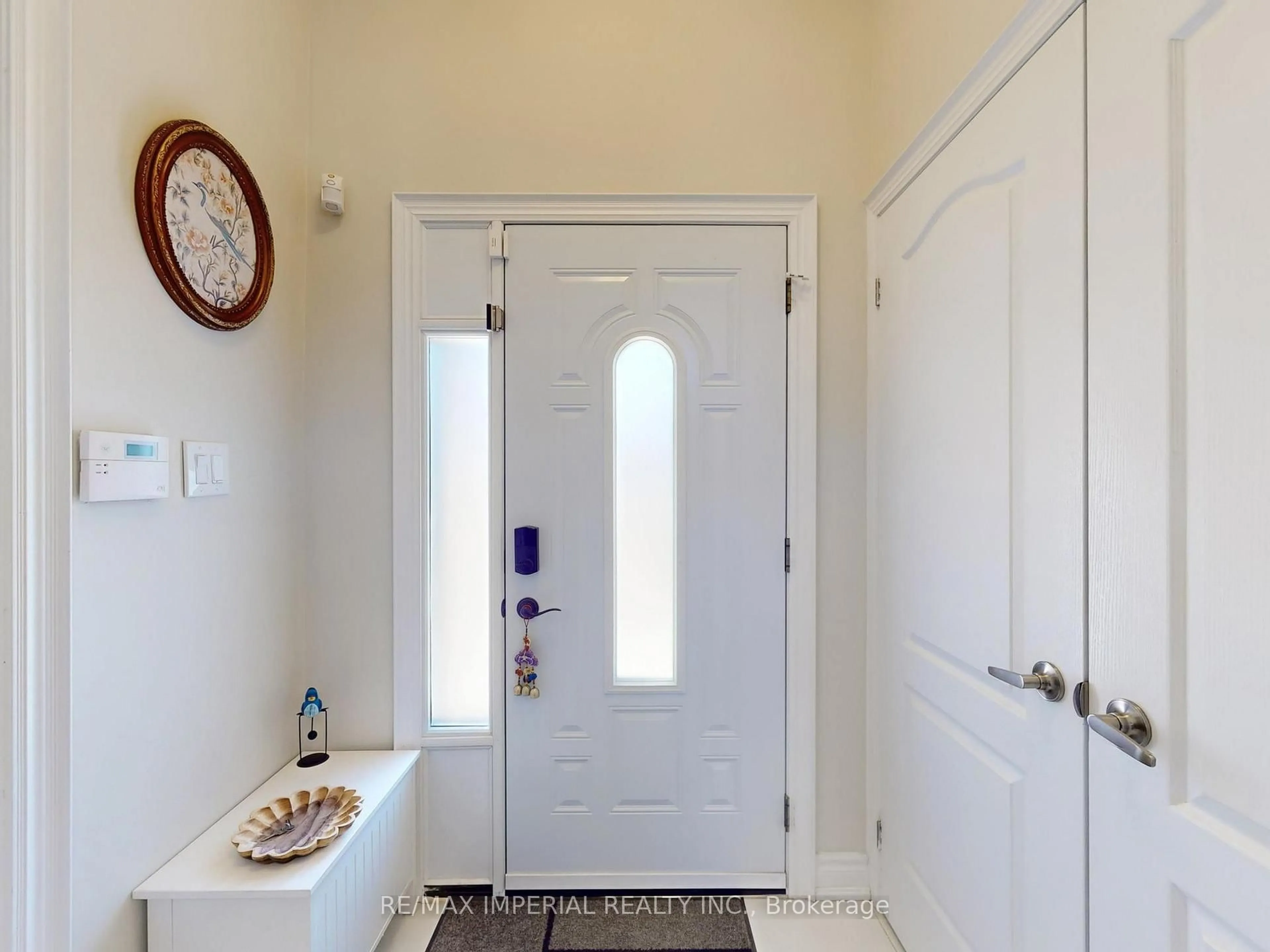 Indoor entryway for 140 Romain Cres, Oakville Ontario L6H 5A6