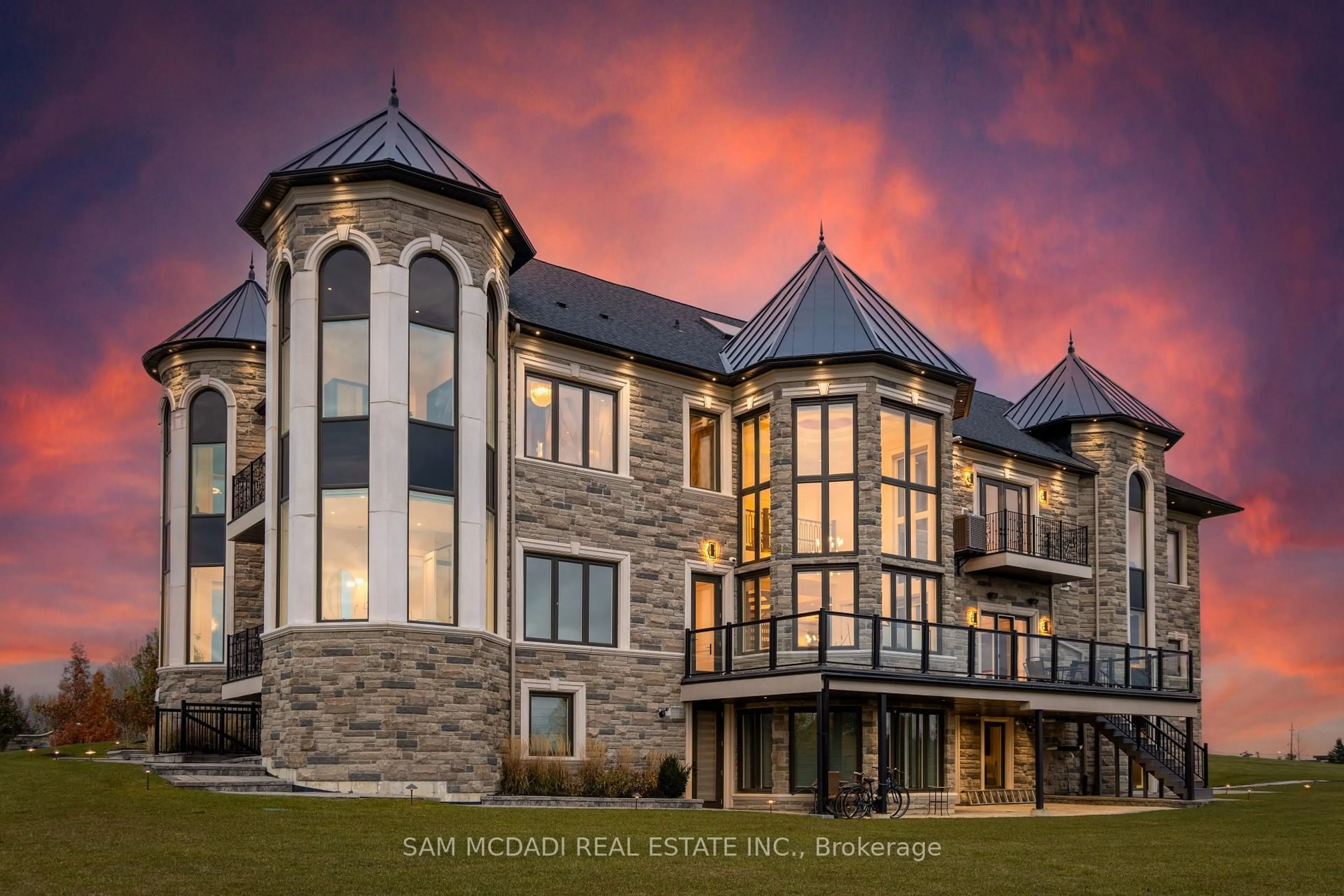 Unknown for 4 Saint Lukes Crt, Brampton Ontario L6P 1K9