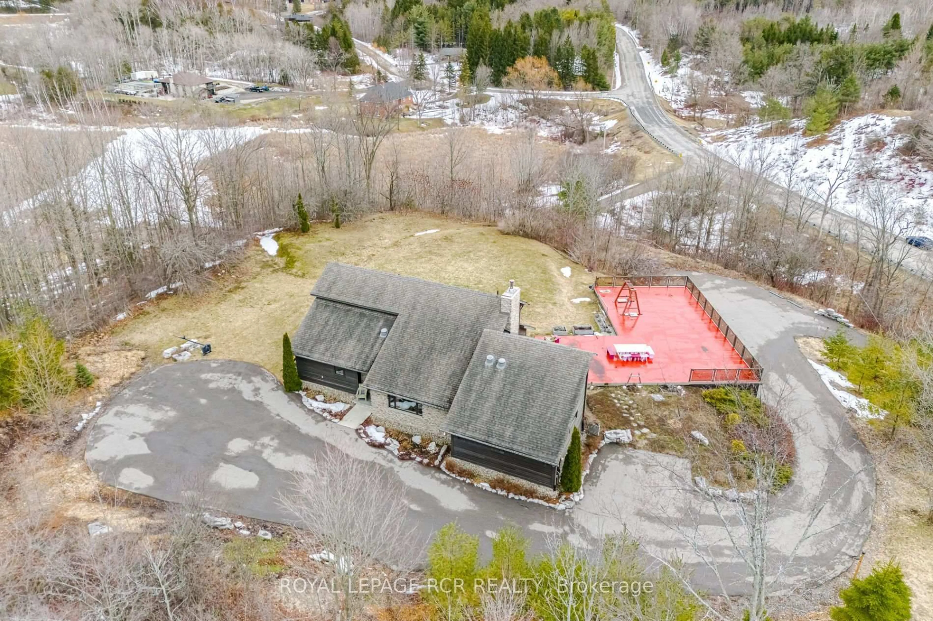 A pic from outside/outdoor area/front of a property/back of a property/a pic from drone, unknown for 15995 Humber Station Rd, Caledon Ontario L7E 3A3