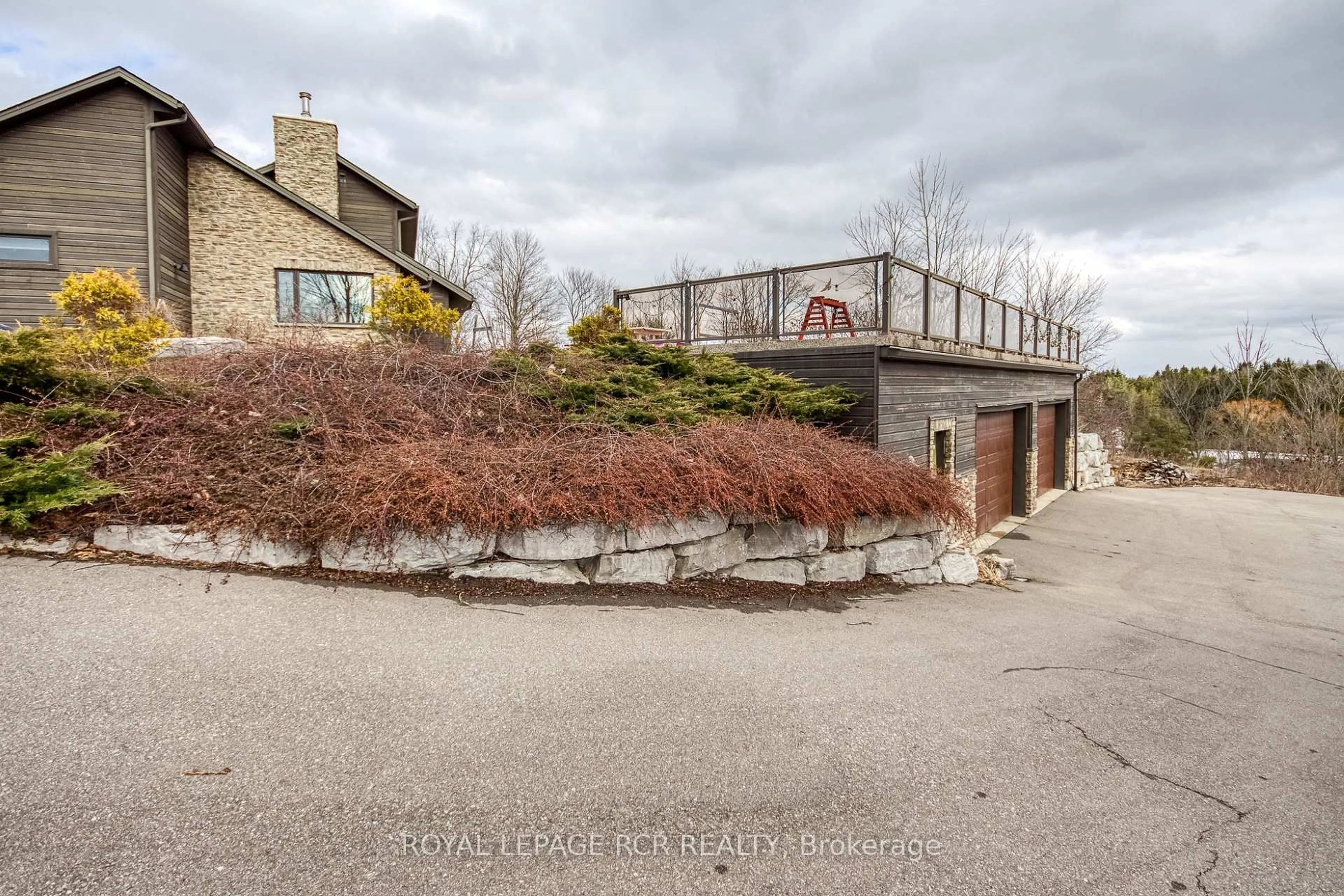 A pic from outside/outdoor area/front of a property/back of a property/a pic from drone, street for 15995 Humber Station Rd, Caledon Ontario L7E 3A3