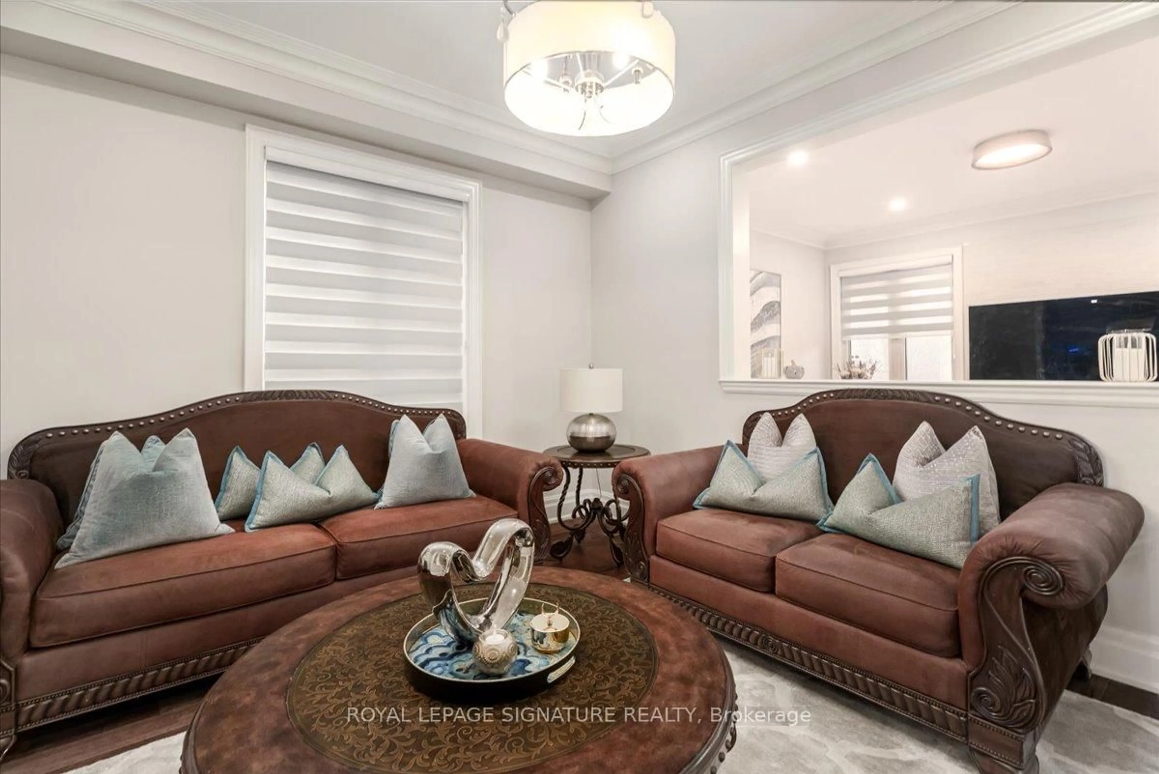 Living room with furniture, unknown for 1268 Kestell Blvd, Oakville Ontario L6H 0B3